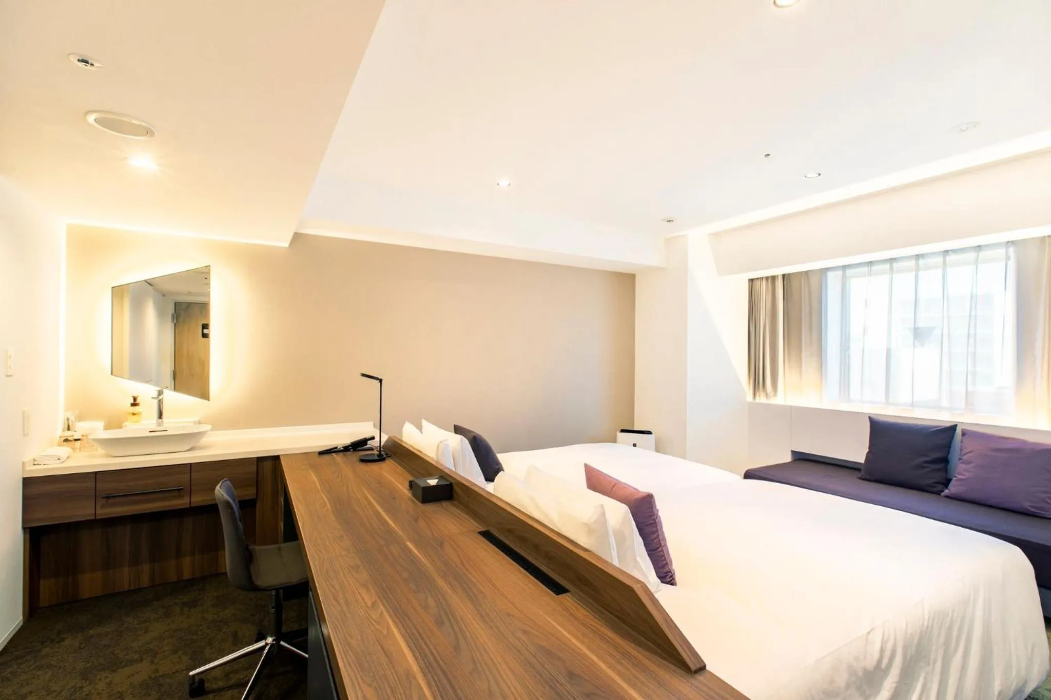 Photo of the whole room, Bed in Holiday Inn & Suites Sapporo Odori Park by IHG