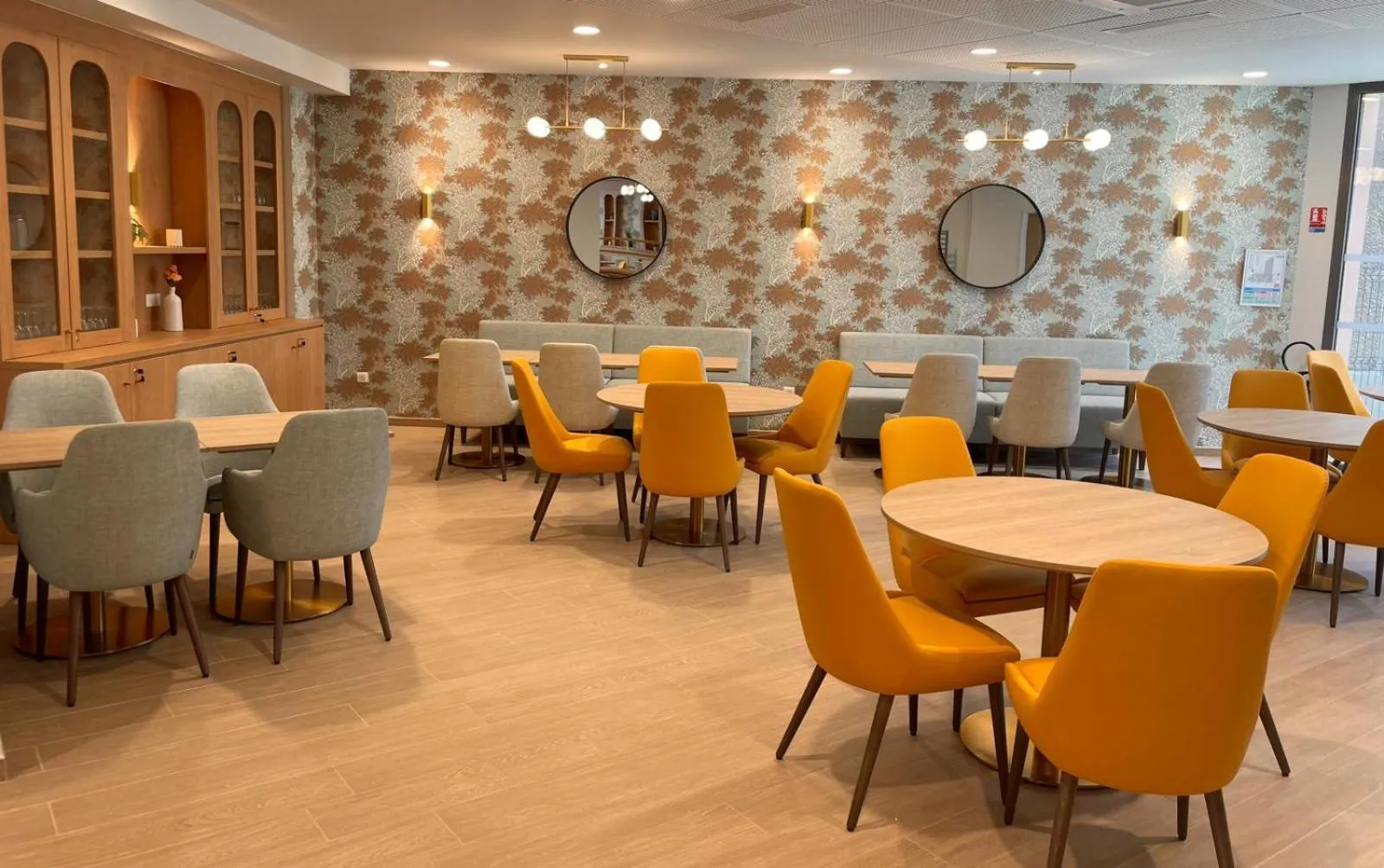 Living room in Zenao Appart'hôtels Châlons-en-Champagne