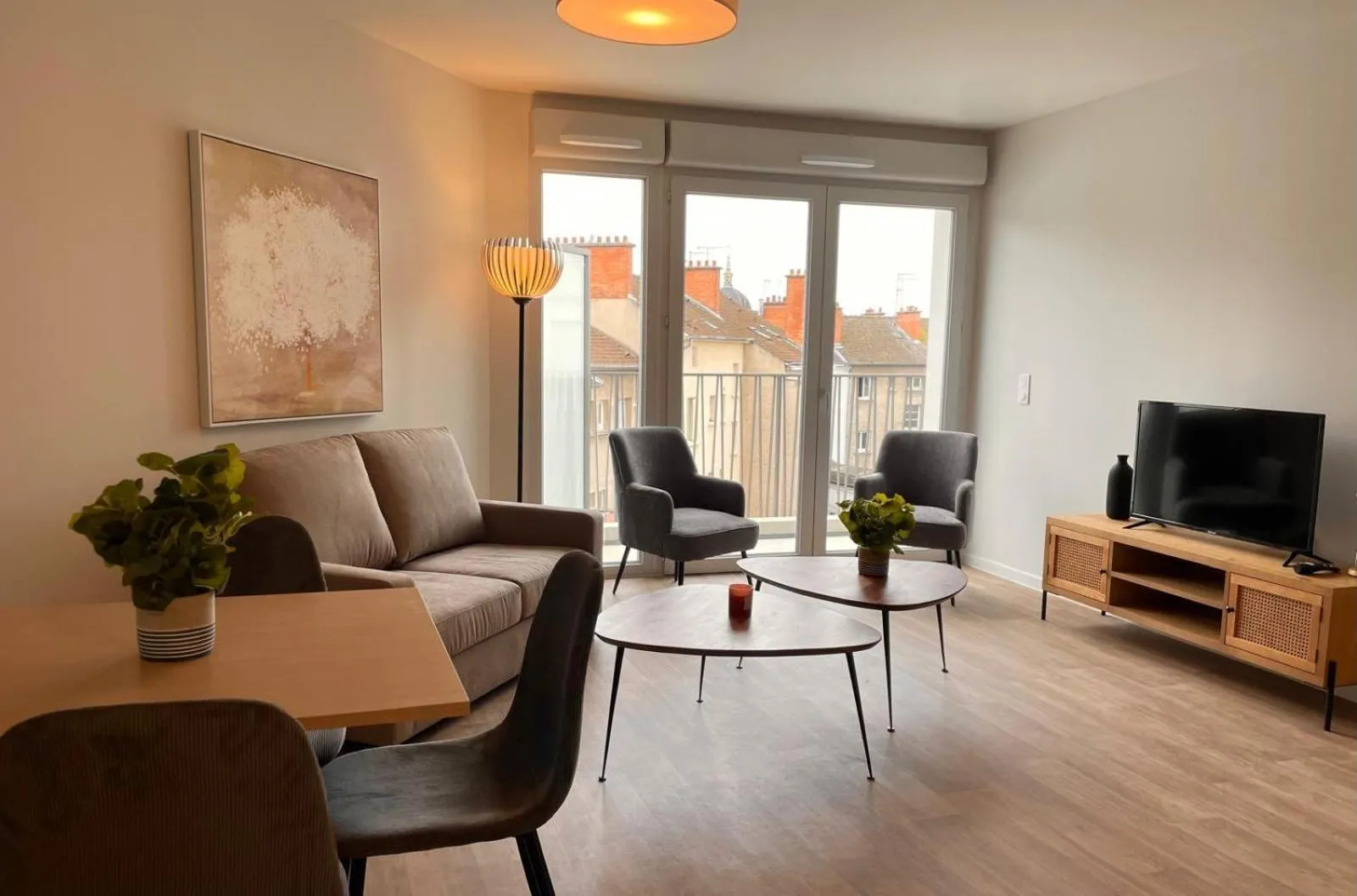 TV and multimedia in Zenao Appart'hôtels Châlons-en-Champagne