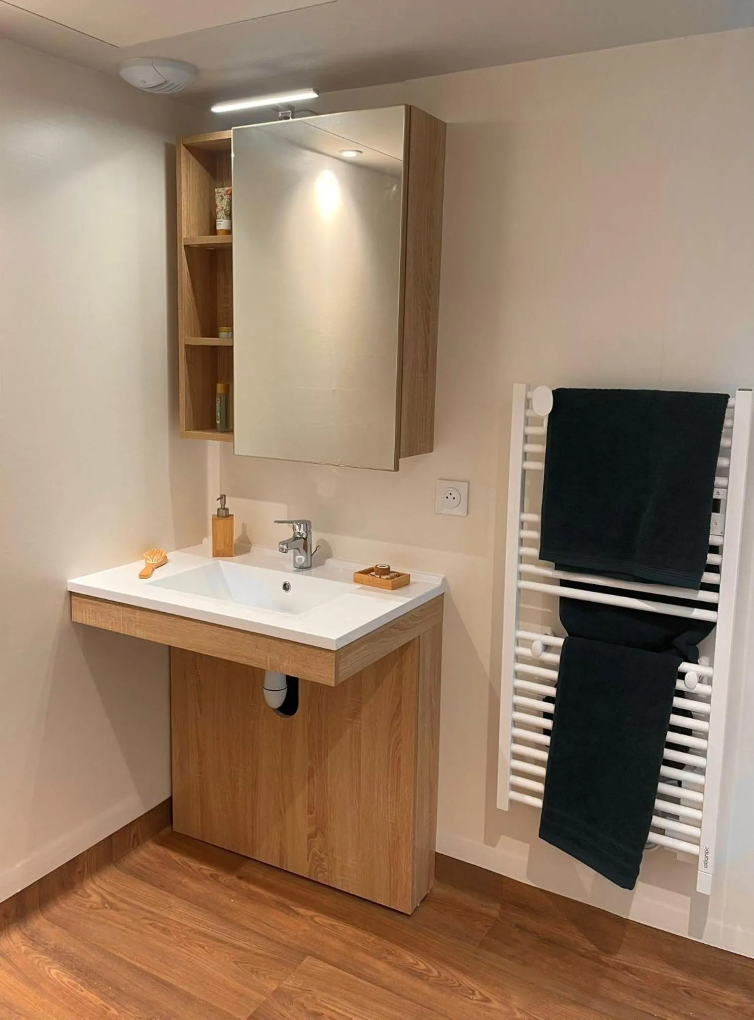 Bathroom in Zenao Appart'hôtels Châlons-en-Champagne