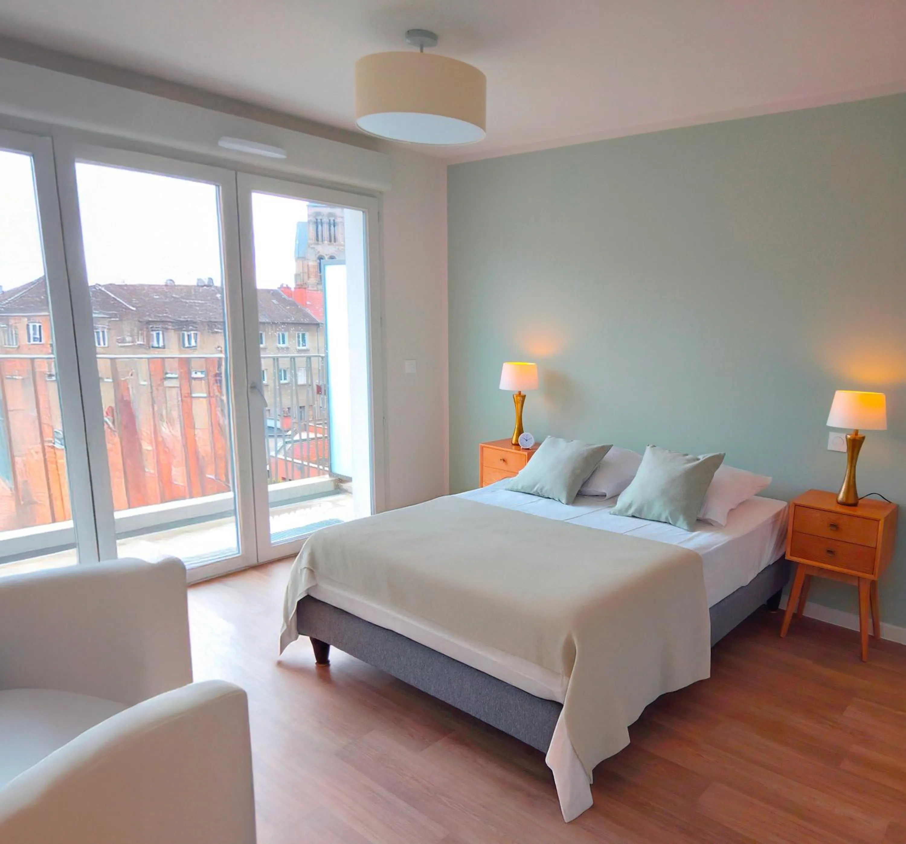 Bed in Zenao Appart'hôtels Châlons-en-Champagne