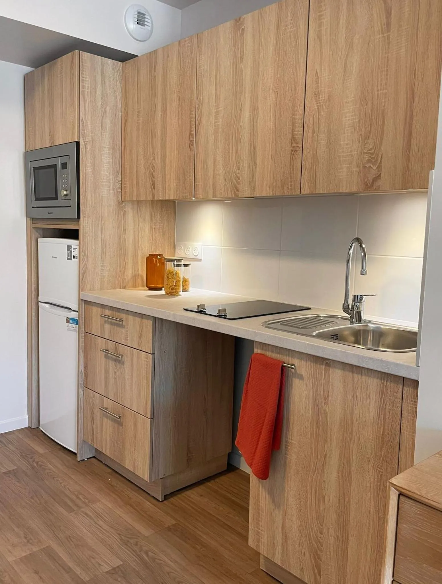 Kitchen or kitchenette in Zenao Appart'hôtels Châlons-en-Champagne