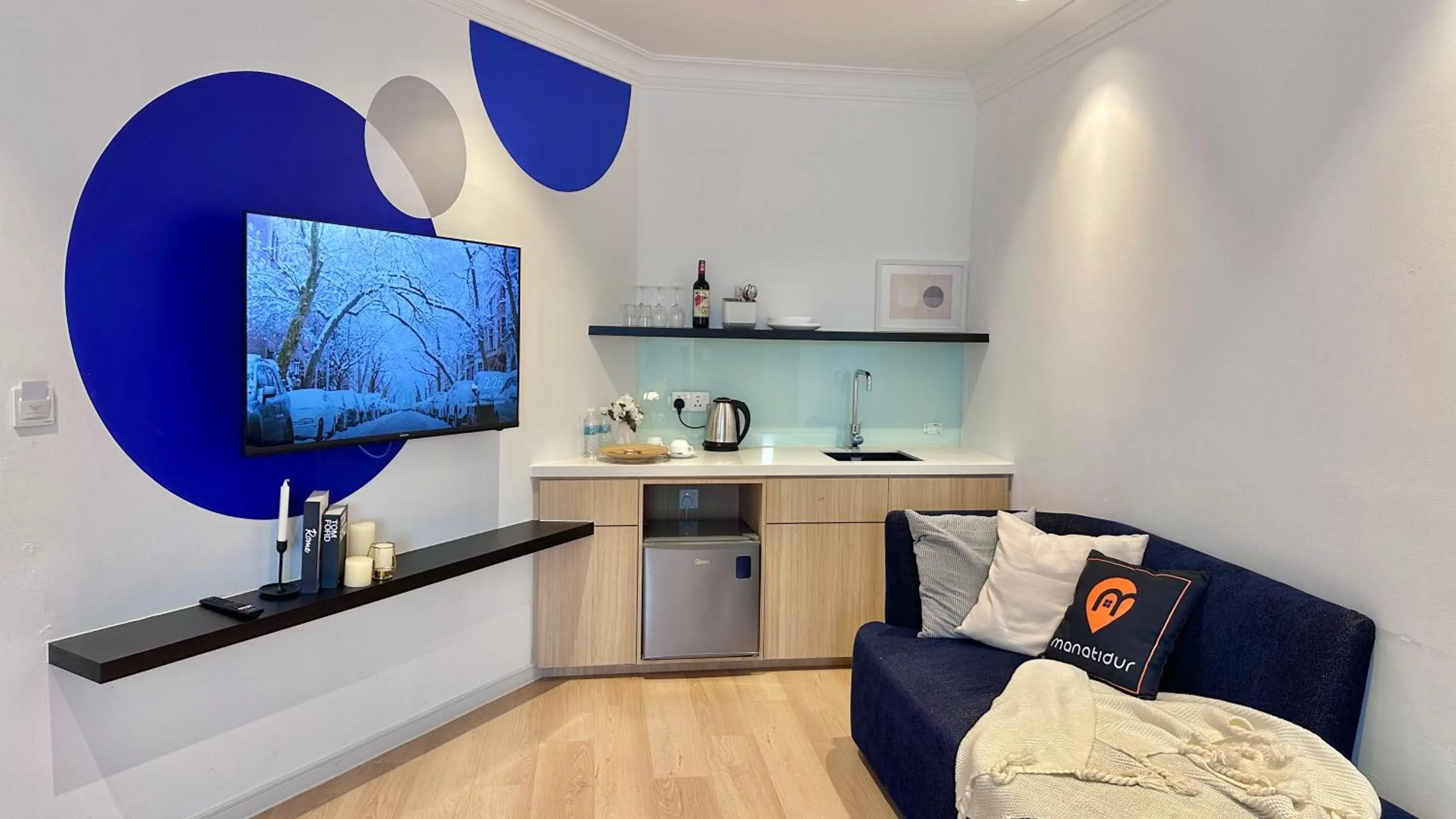 Seating area in Ukiyo Hotel by manatidur