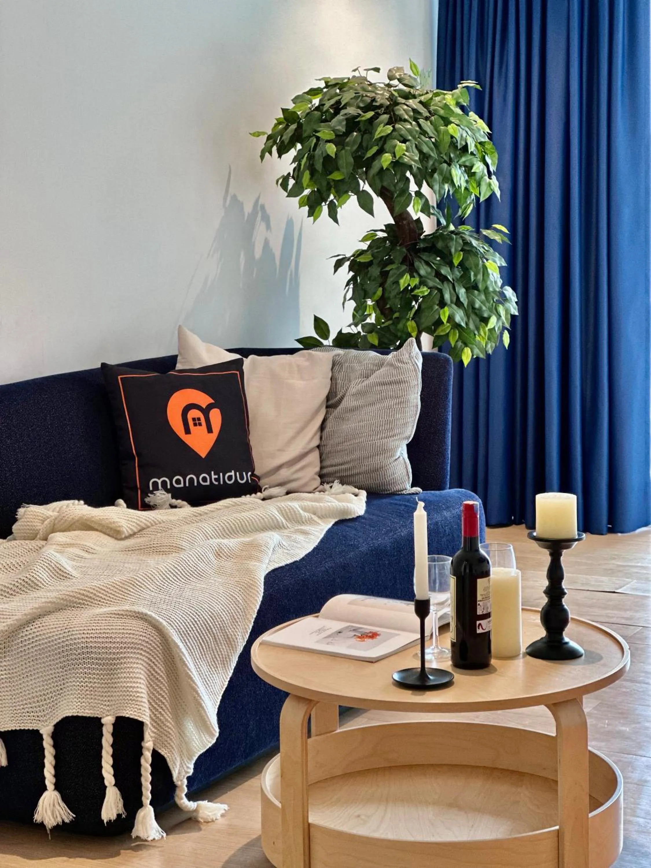 Seating area, Bed in Ukiyo Hotel by manatidur