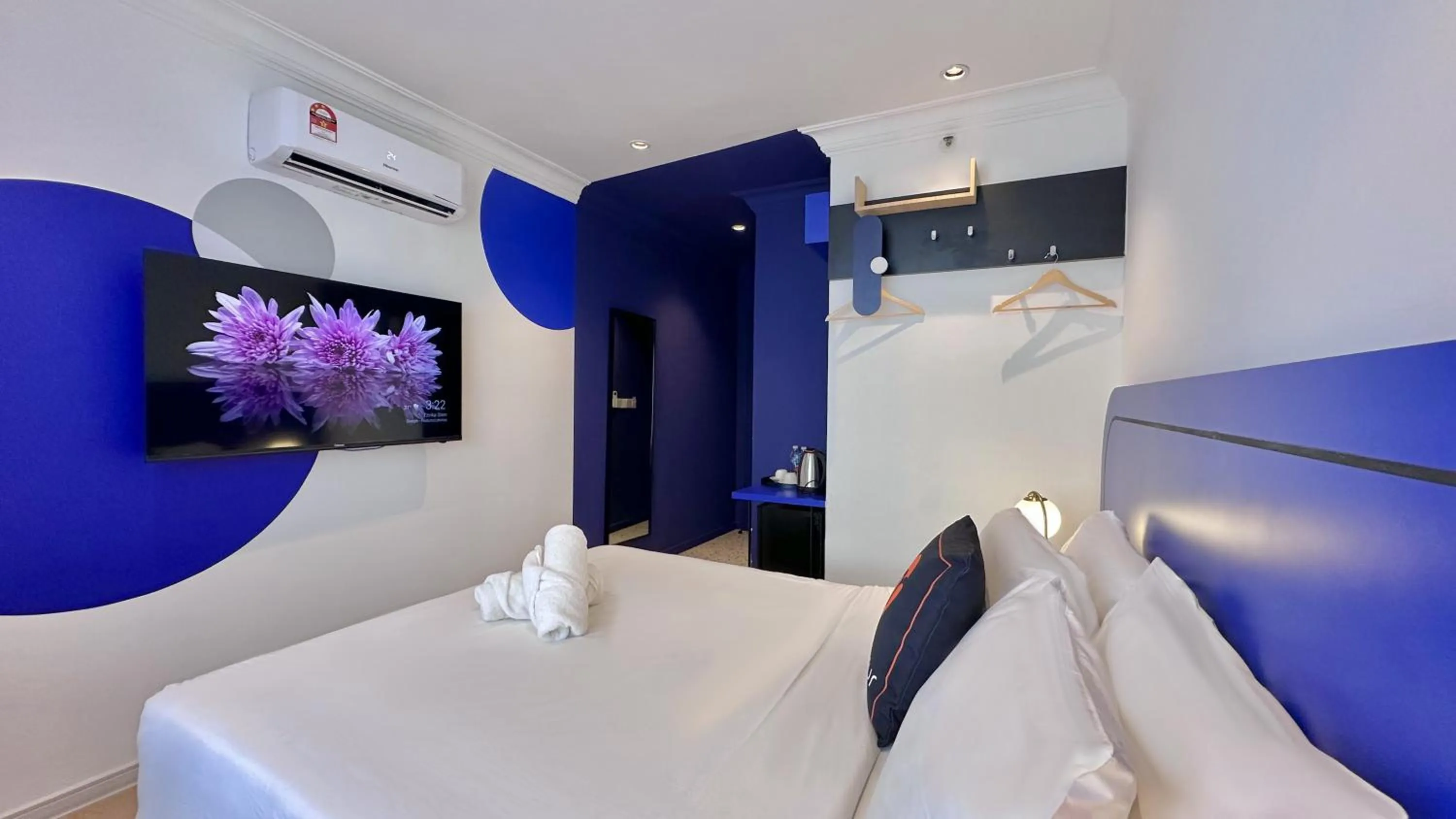 Bedroom in Ukiyo Hotel by manatidur