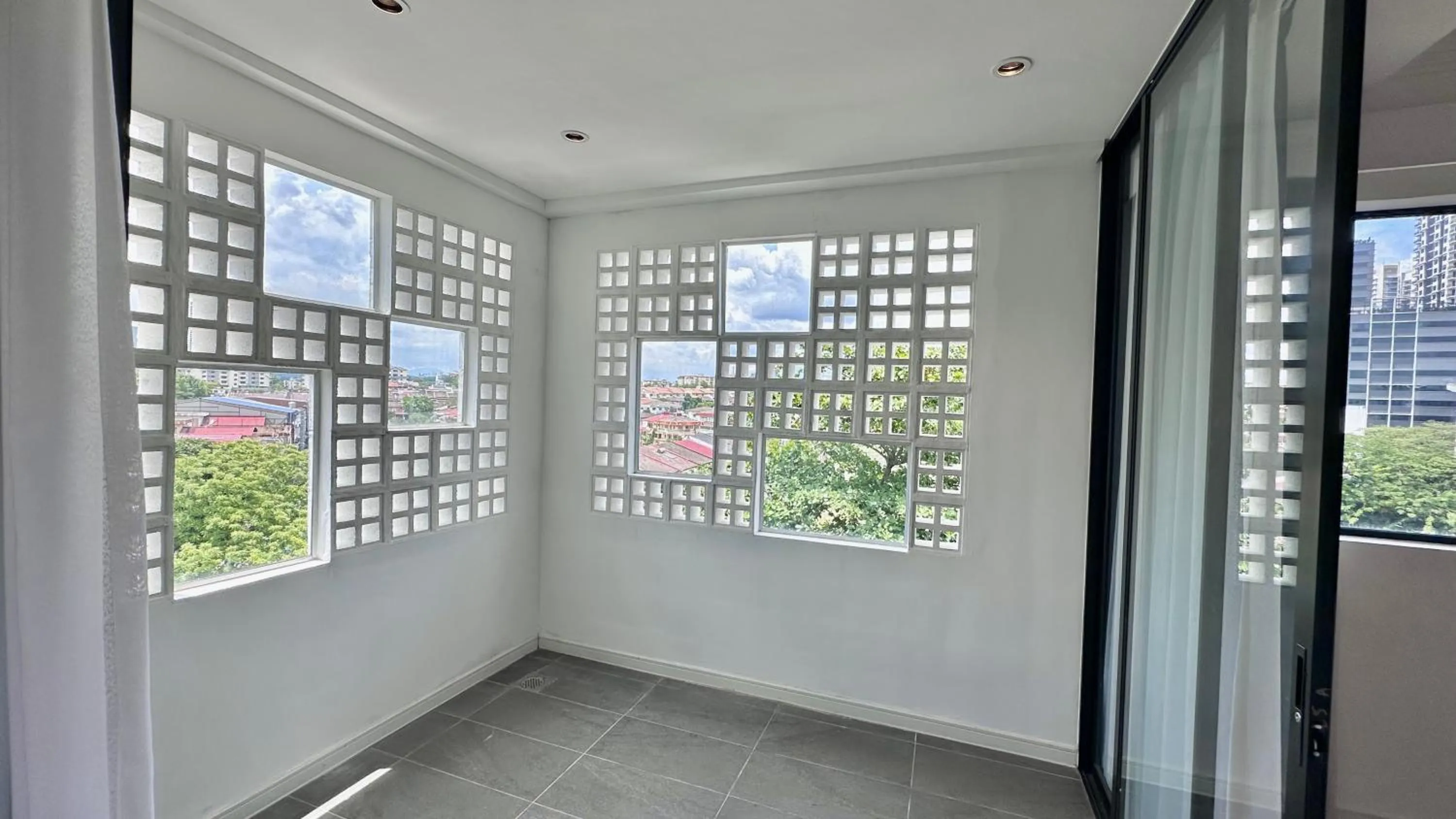 Day in Ukiyo Hotel by manatidur