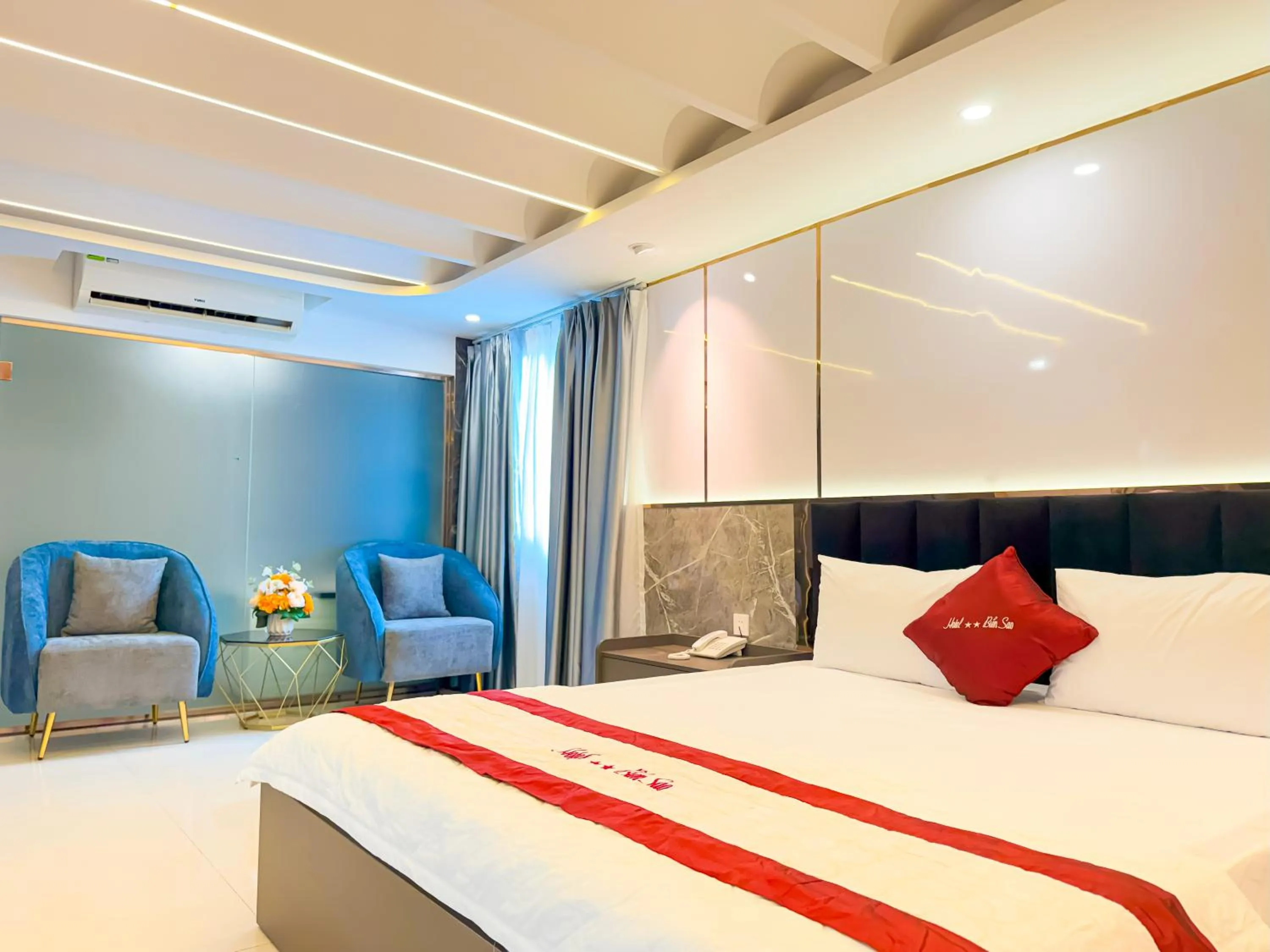 Bed in Bien Sao Hotel Duong Quang Ham