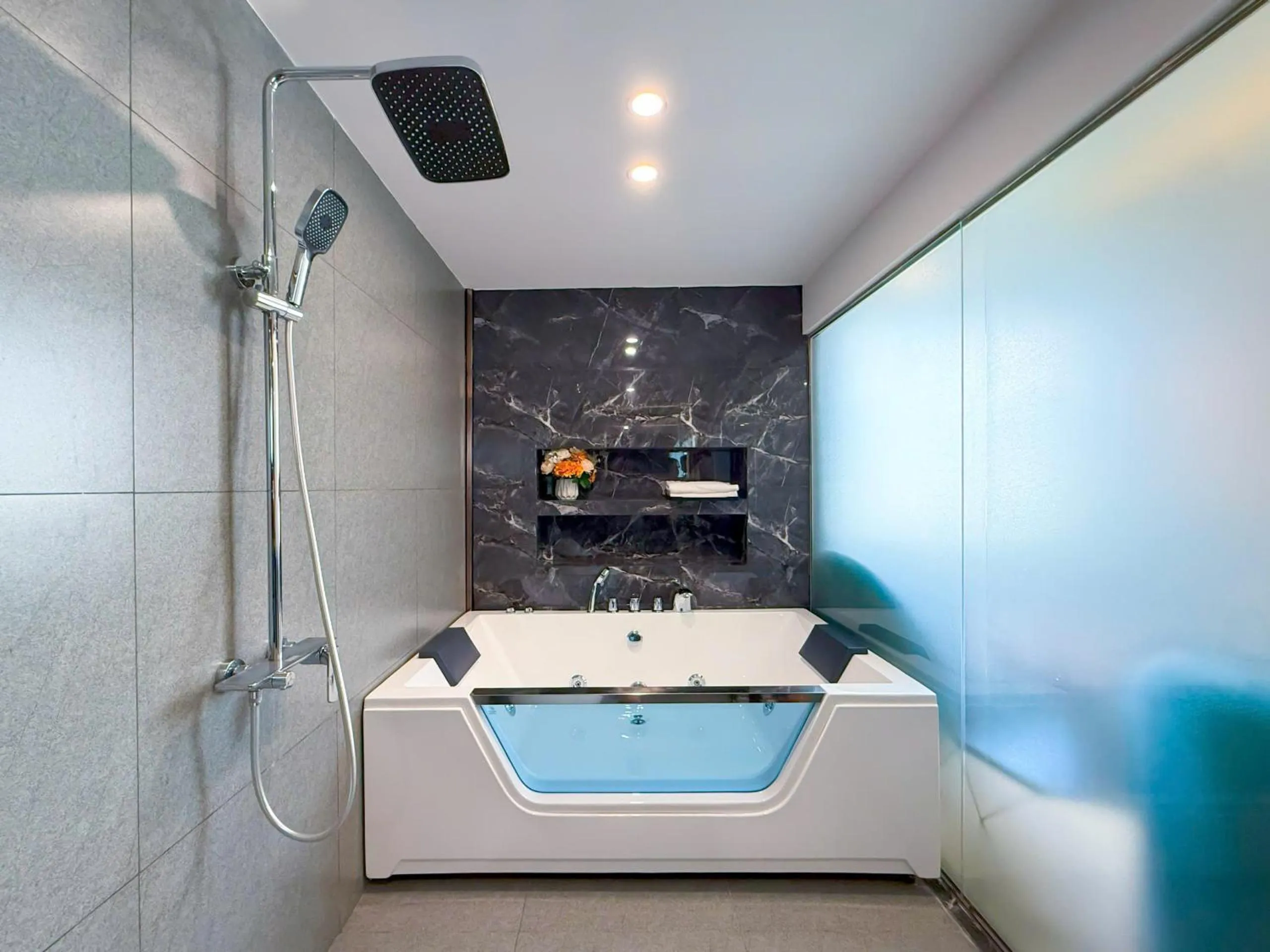 Bath in Bien Sao Hotel Duong Quang Ham