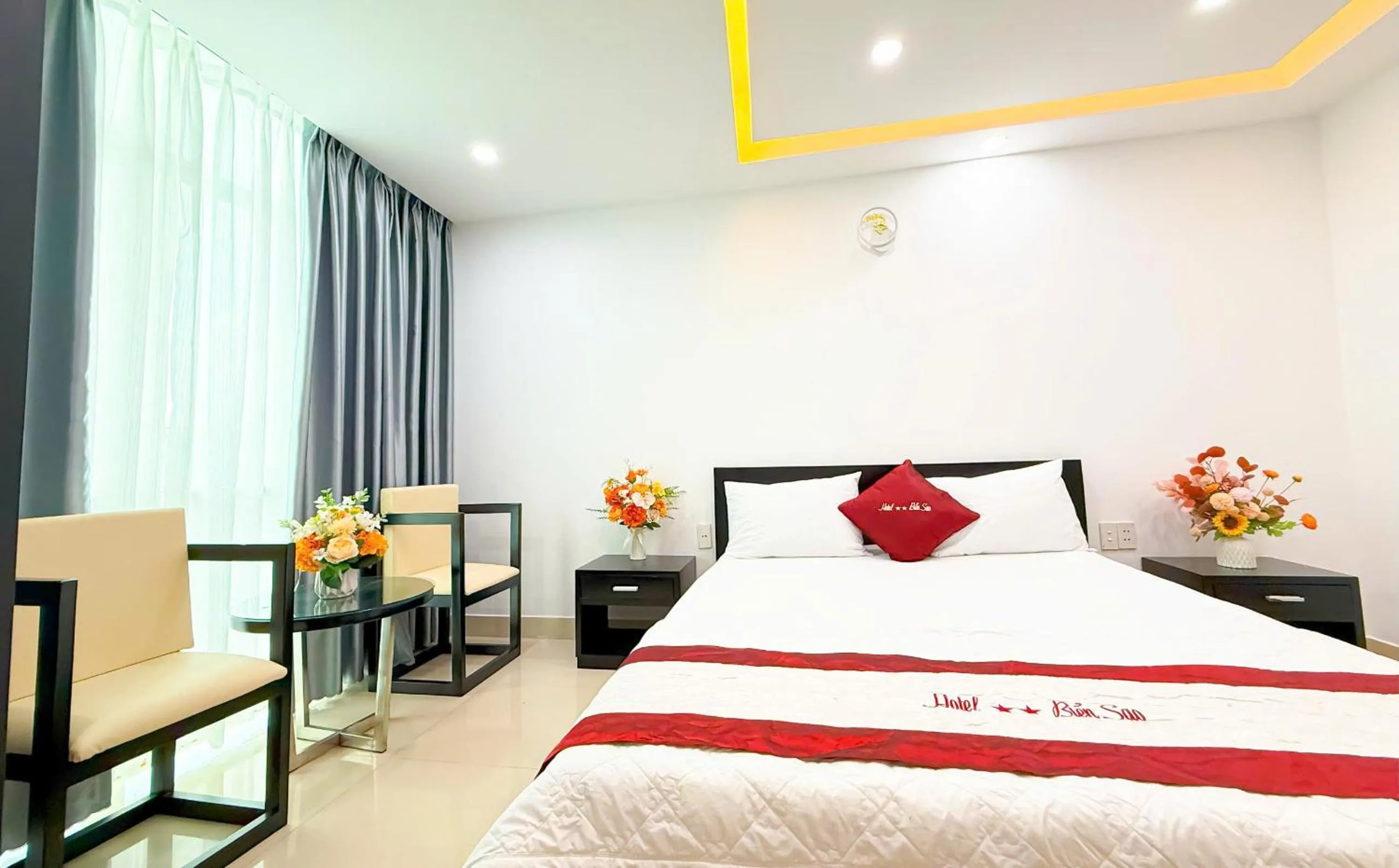 Bed in Bien Sao Hotel Duong Quang Ham