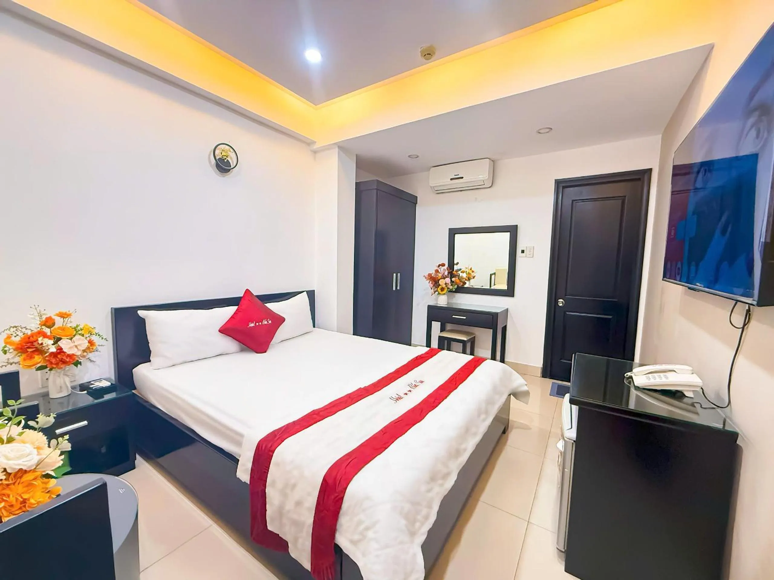 Bed in Bien Sao Hotel Duong Quang Ham