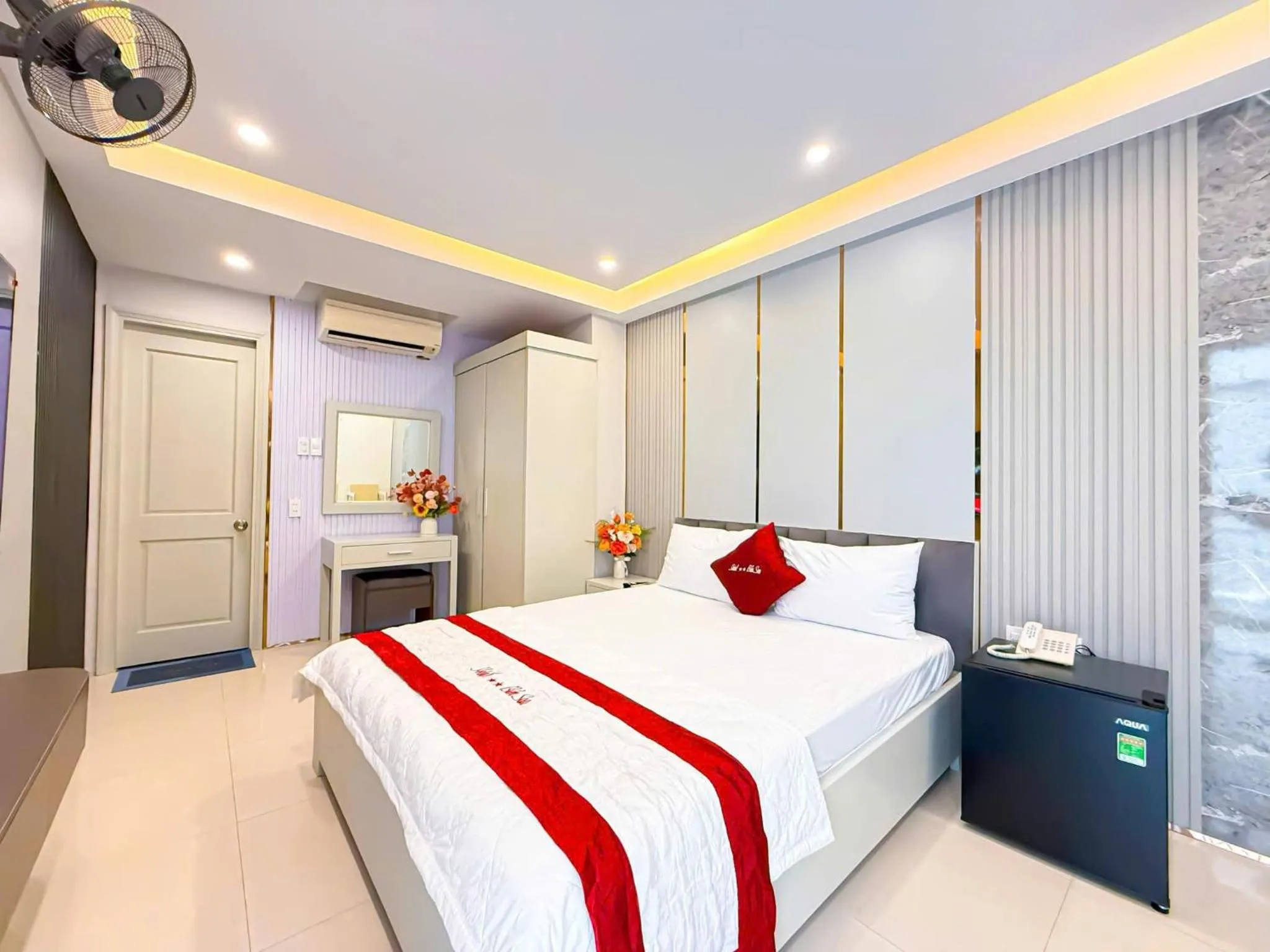 Bed in Bien Sao Hotel Duong Quang Ham