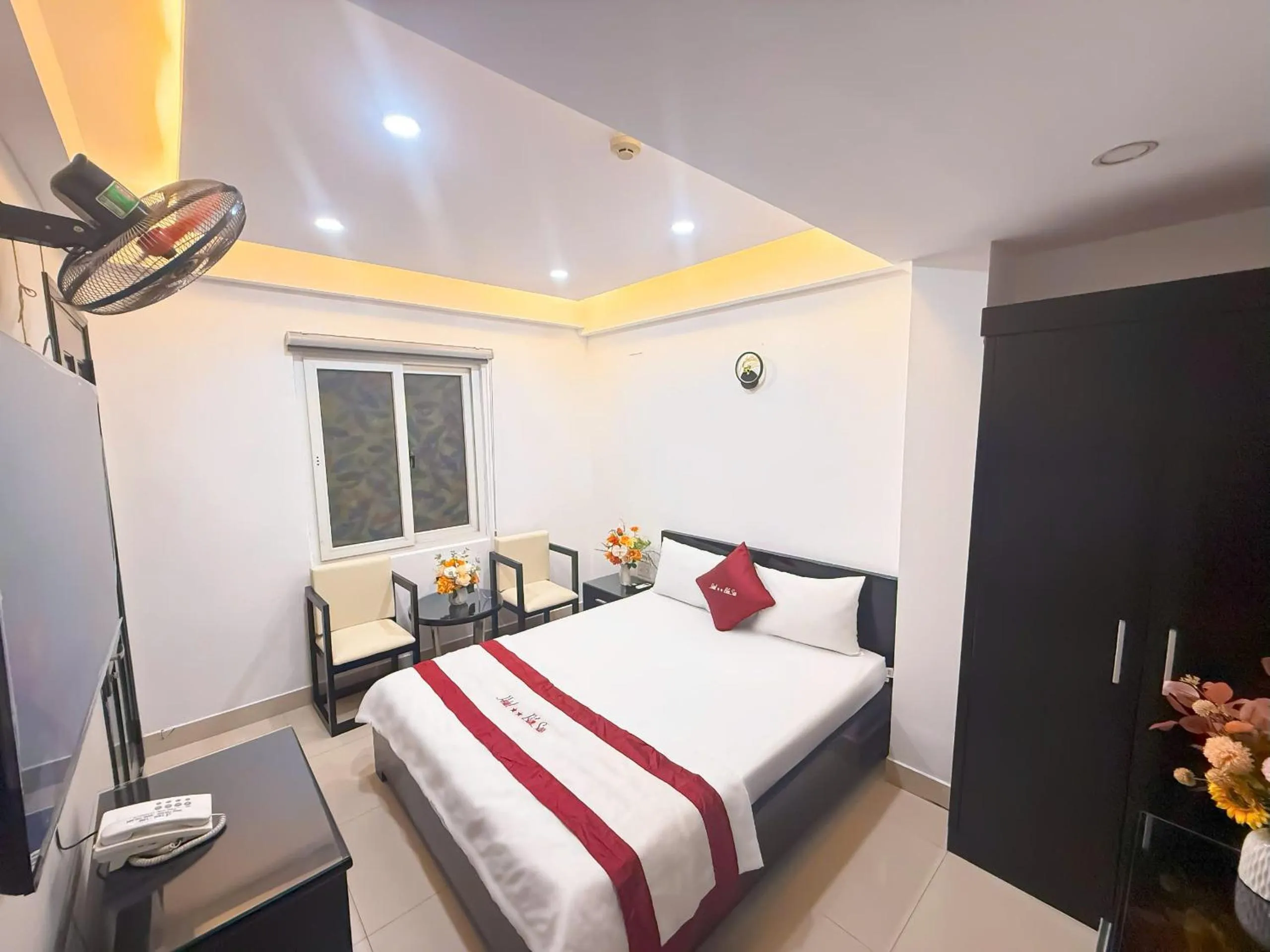 Bed in Bien Sao Hotel Duong Quang Ham