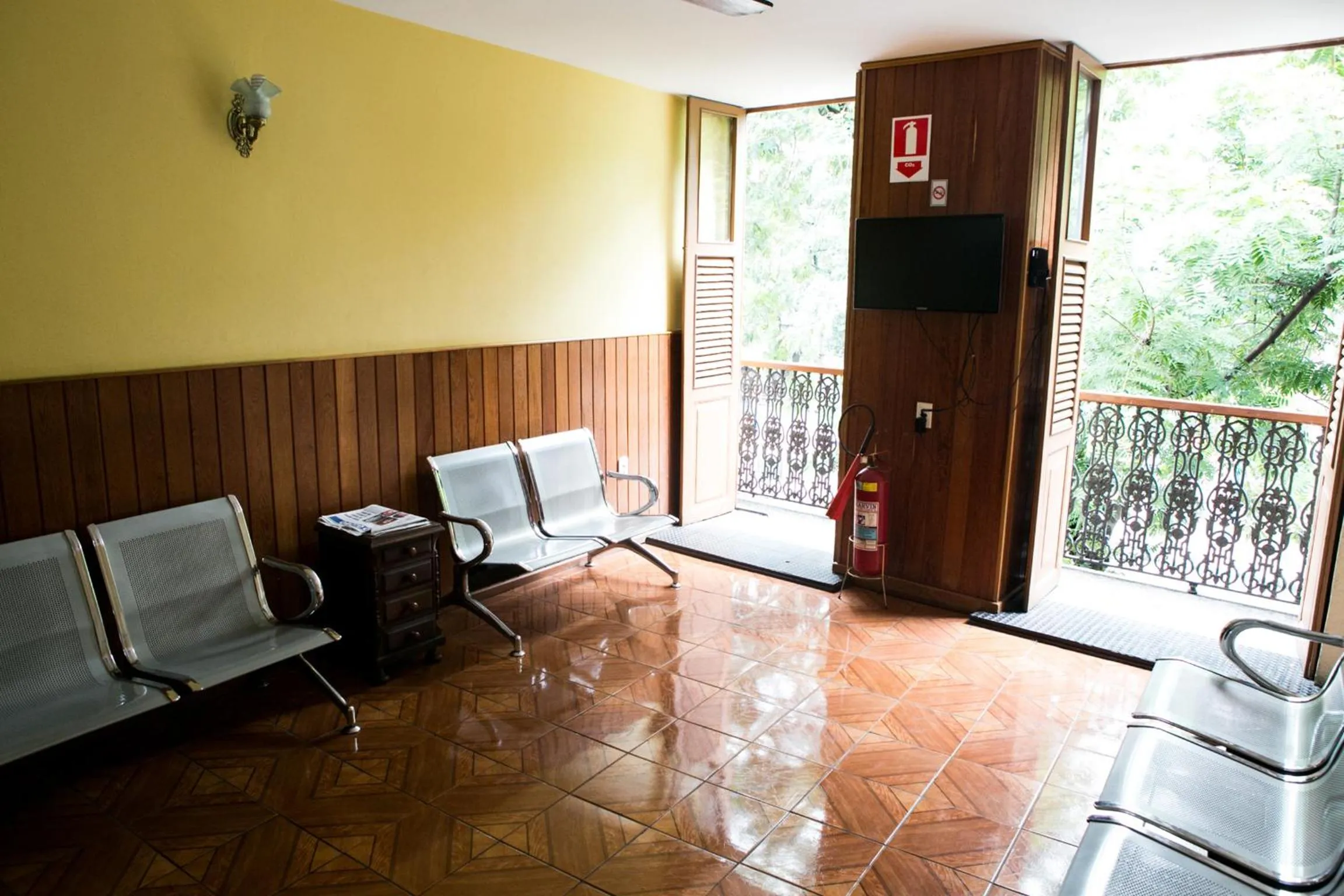 Communal lounge/ TV room in Hotel Vitória