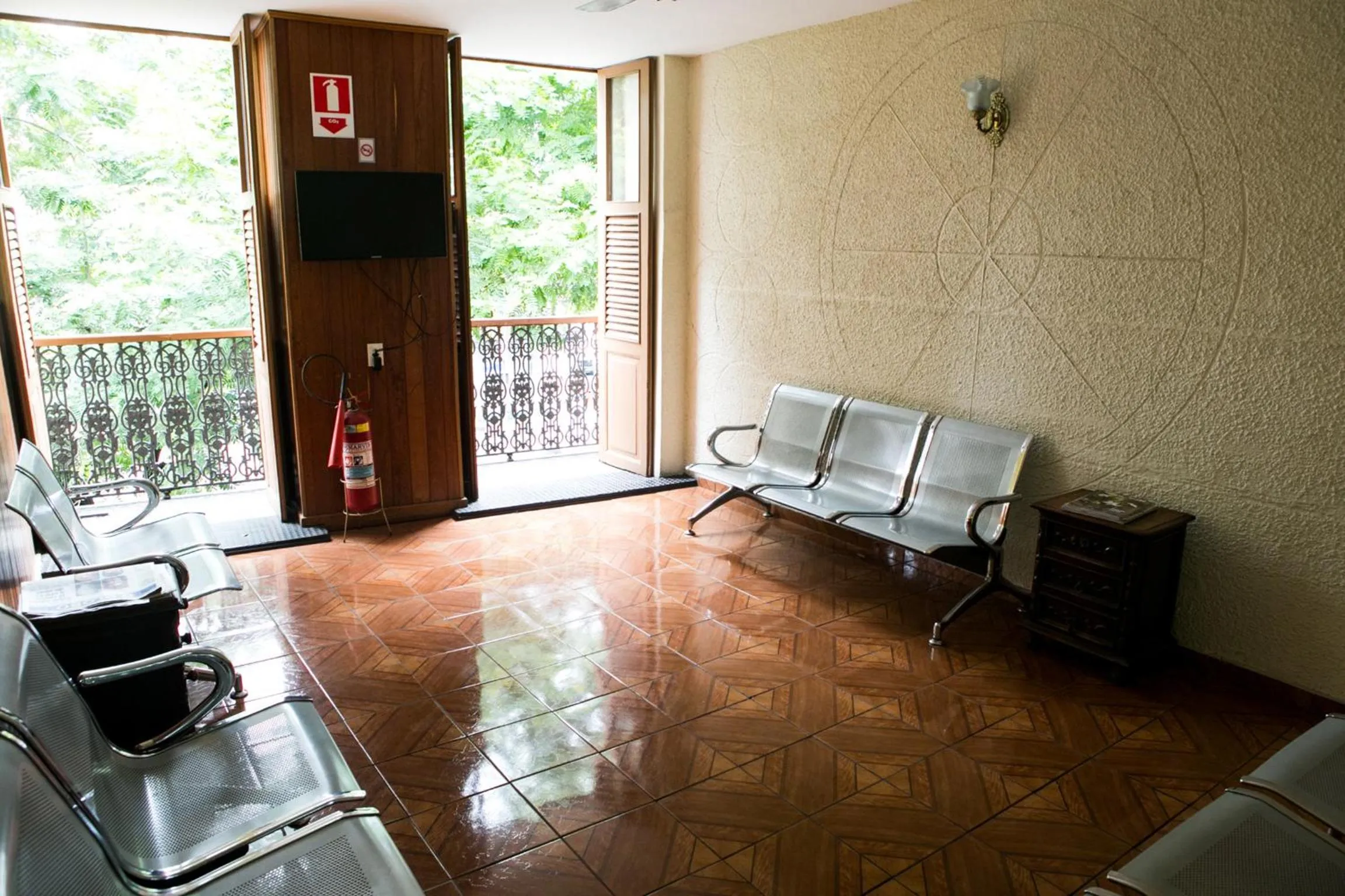 Communal lounge/ TV room in Hotel Vitória