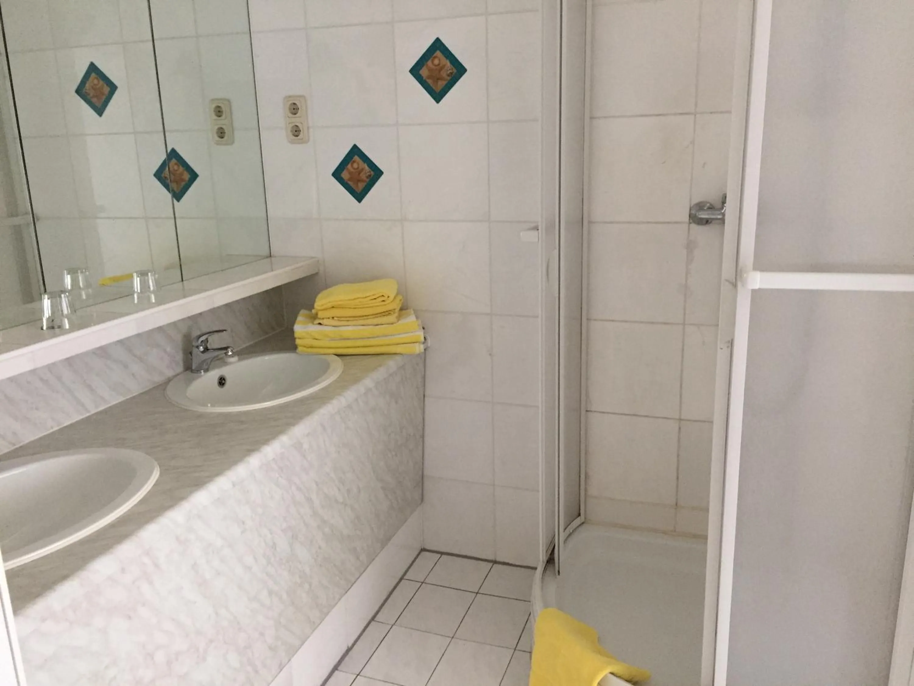 Shower, Bathroom in Jugend-Hotel Nürnberg