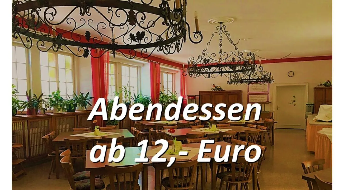 Restaurant/places to eat in Jugend-Hotel Nürnberg