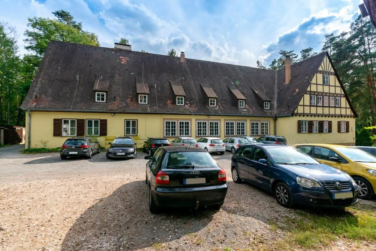 Parking, Property Building in Jugend-Hotel Nürnberg