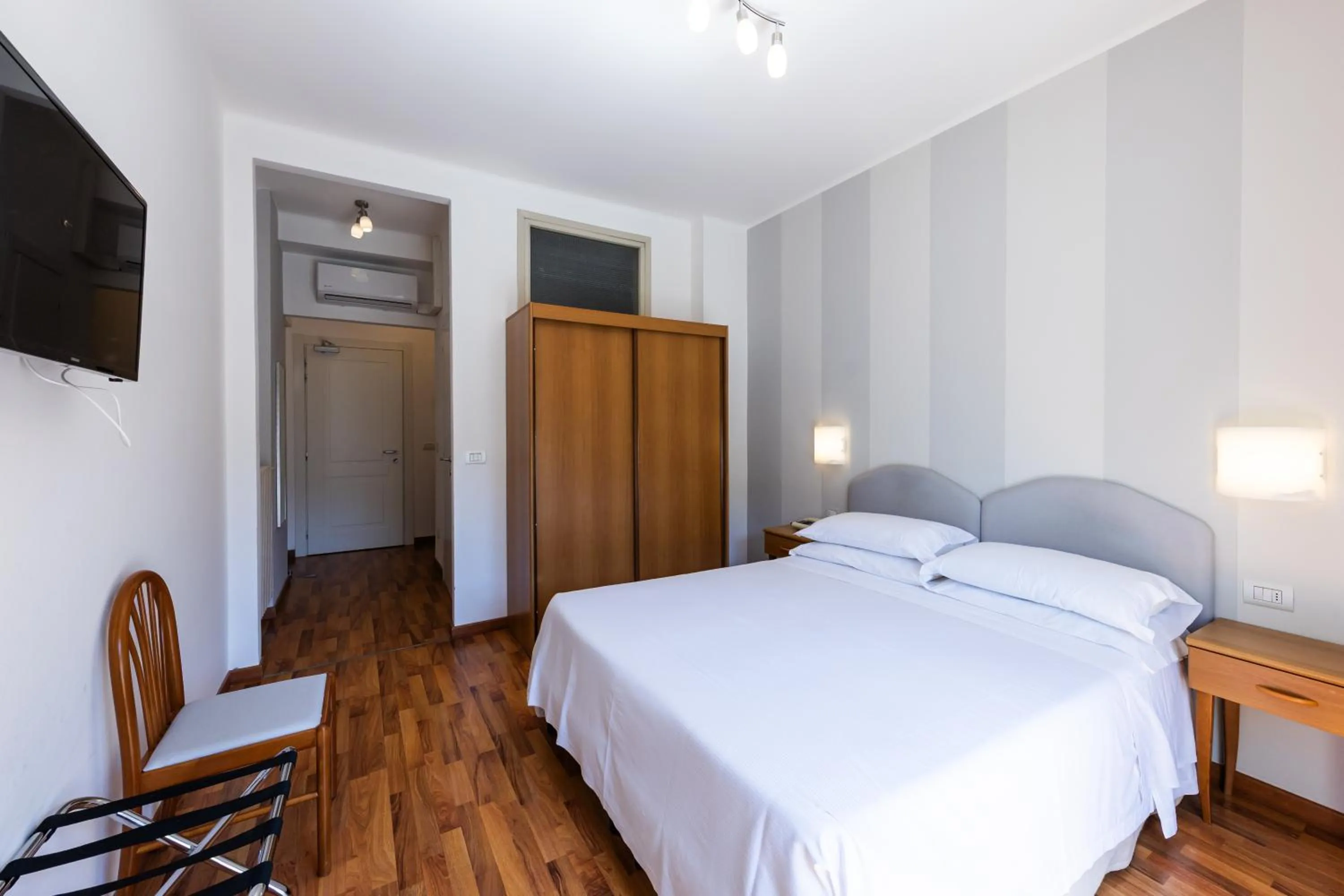 Photo of the whole room, Bed in Hotel Beau Rivage