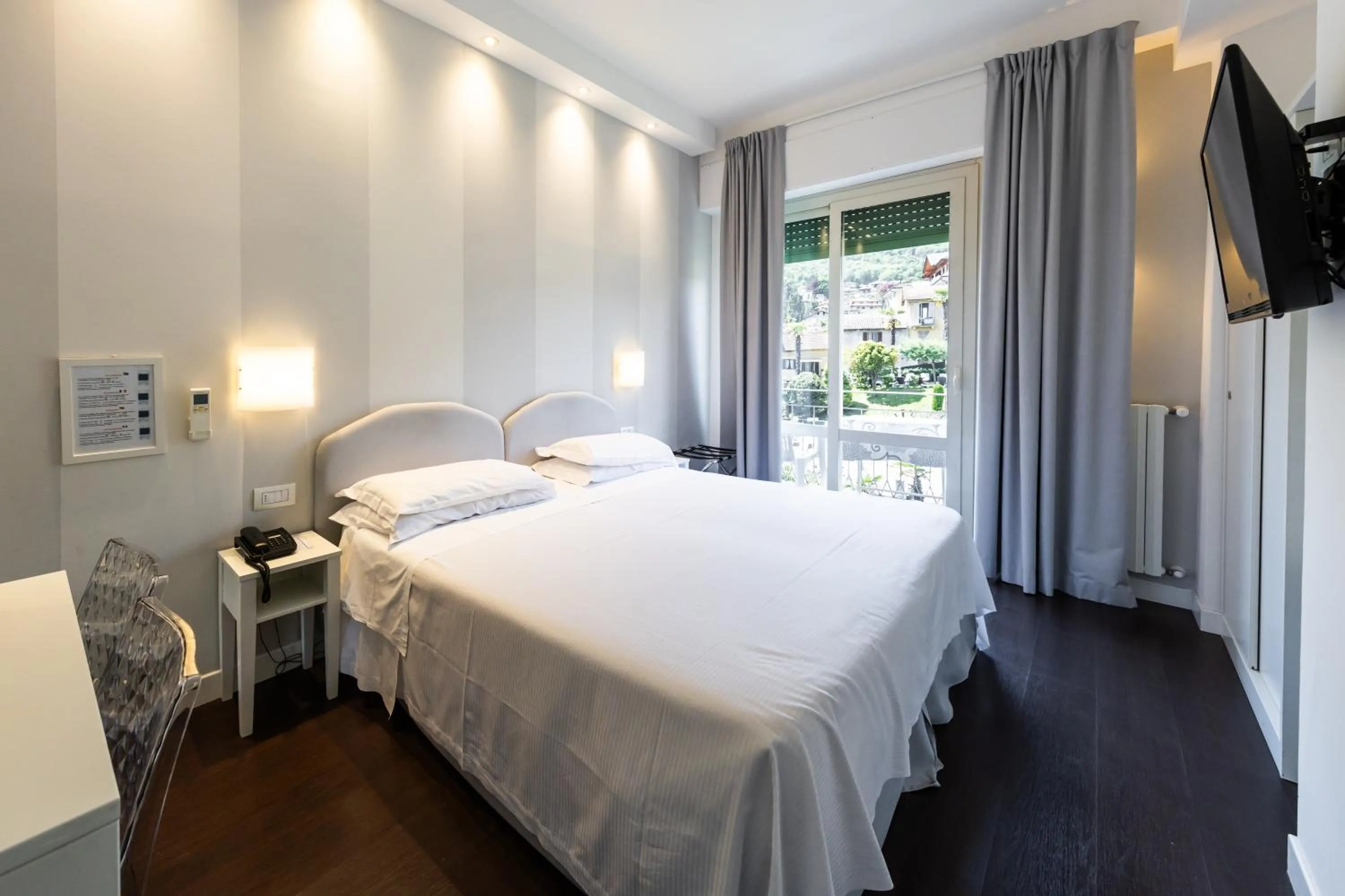 Photo of the whole room, Bed in Hotel Beau Rivage