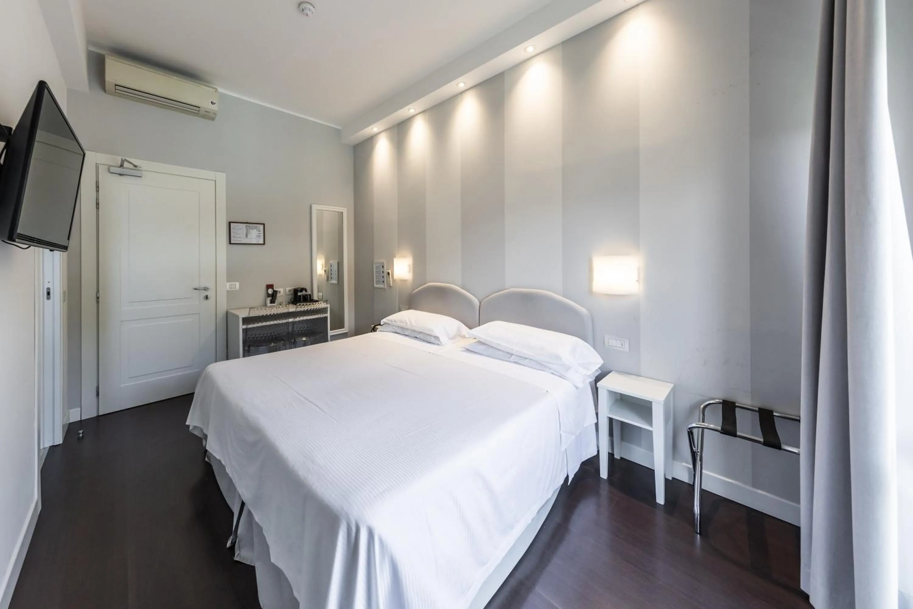 Bed in Hotel Beau Rivage