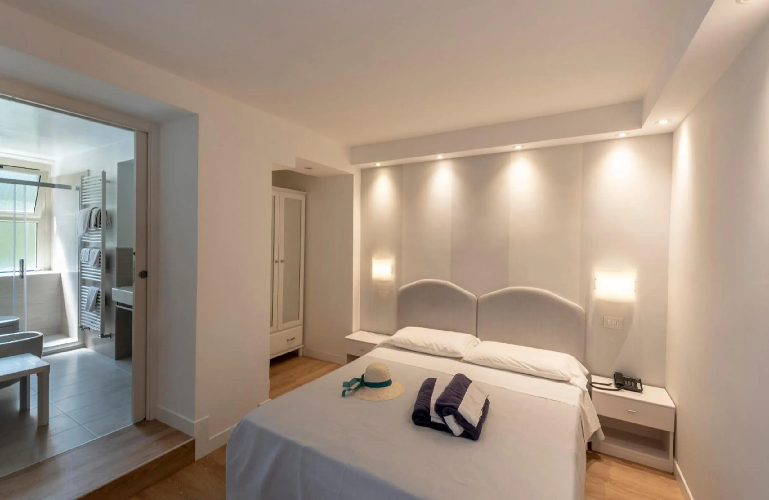 Photo of the whole room, Bed in Hotel Beau Rivage