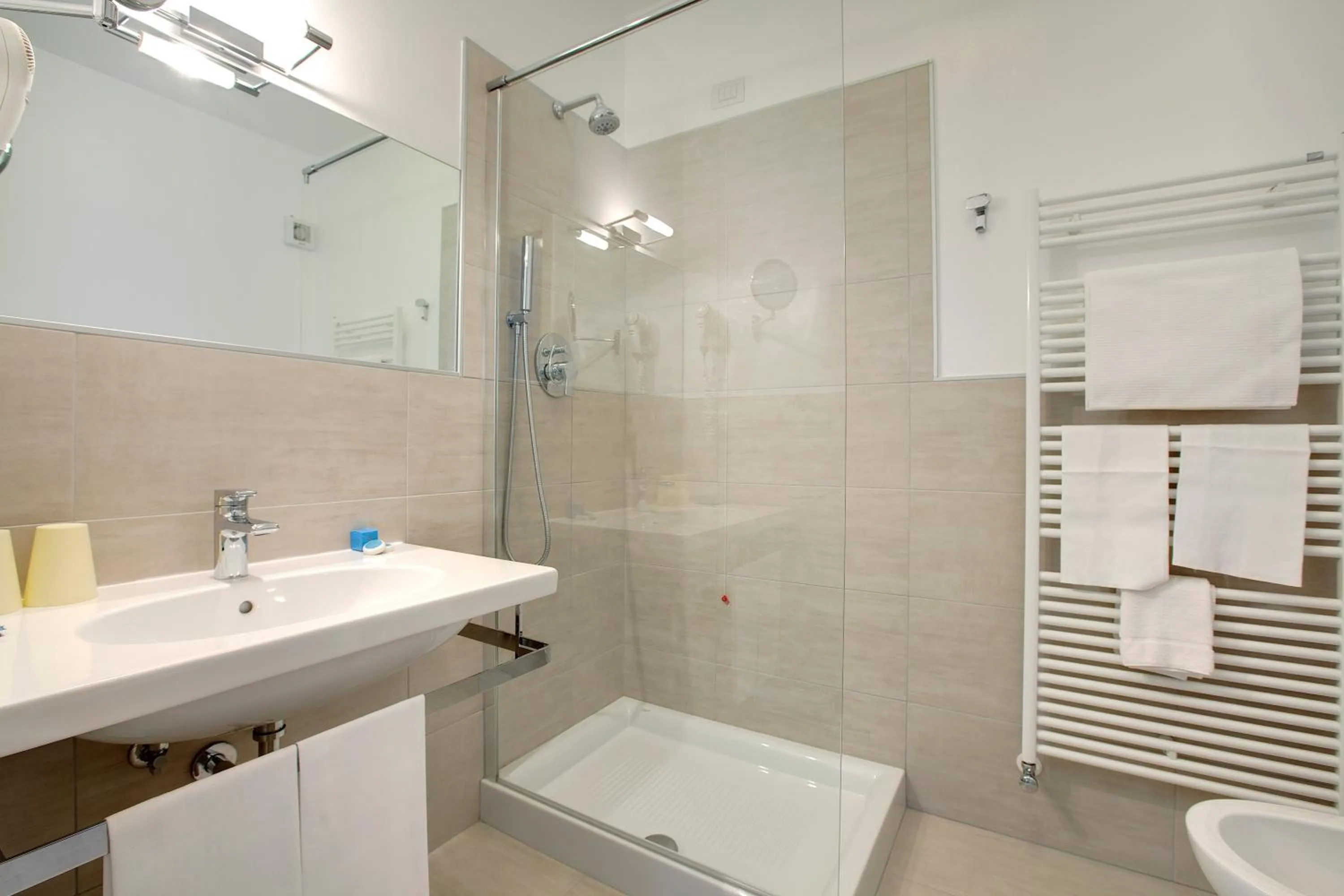 Shower in Hotel Beau Rivage