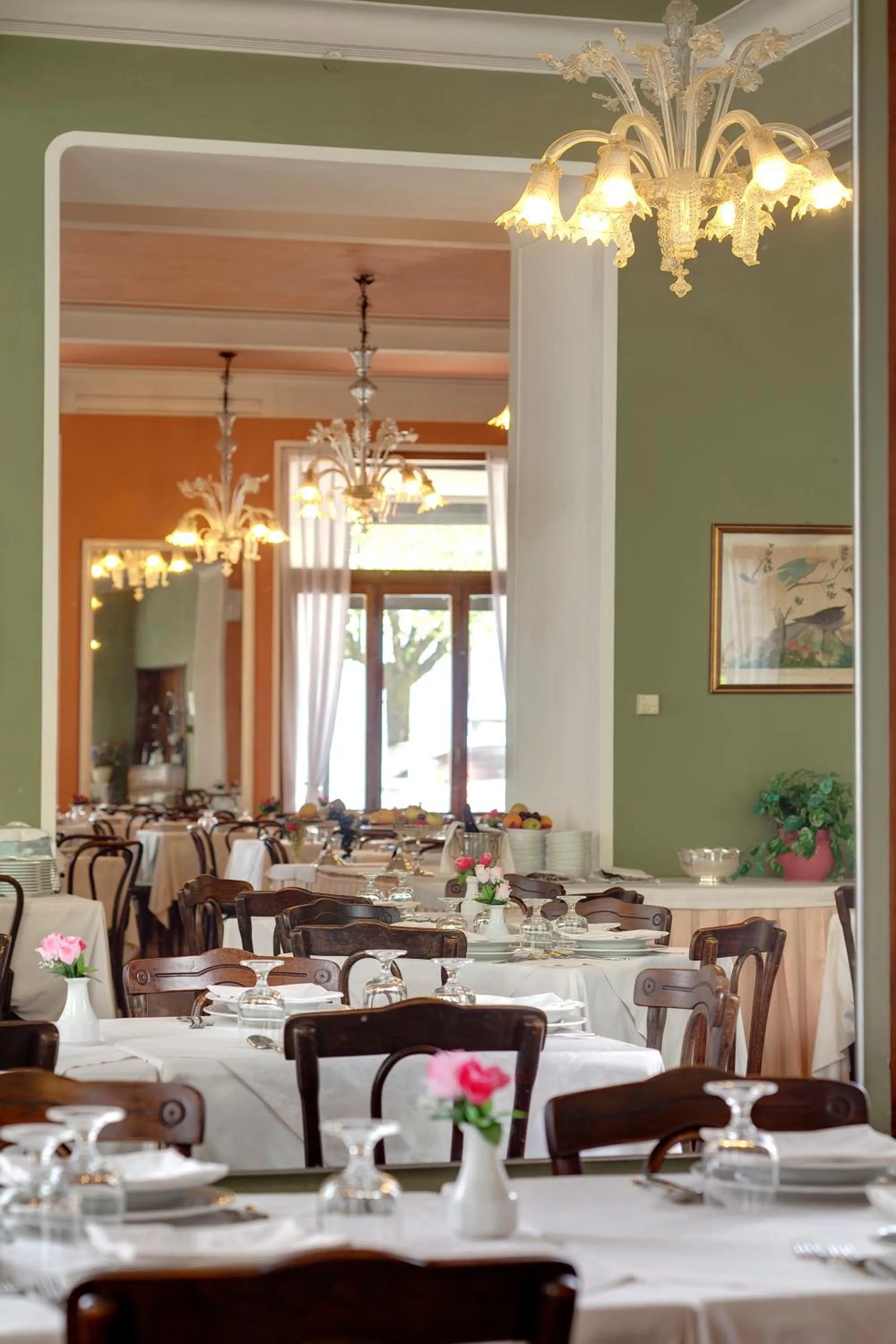 Restaurant/places to eat in Hotel Beau Rivage