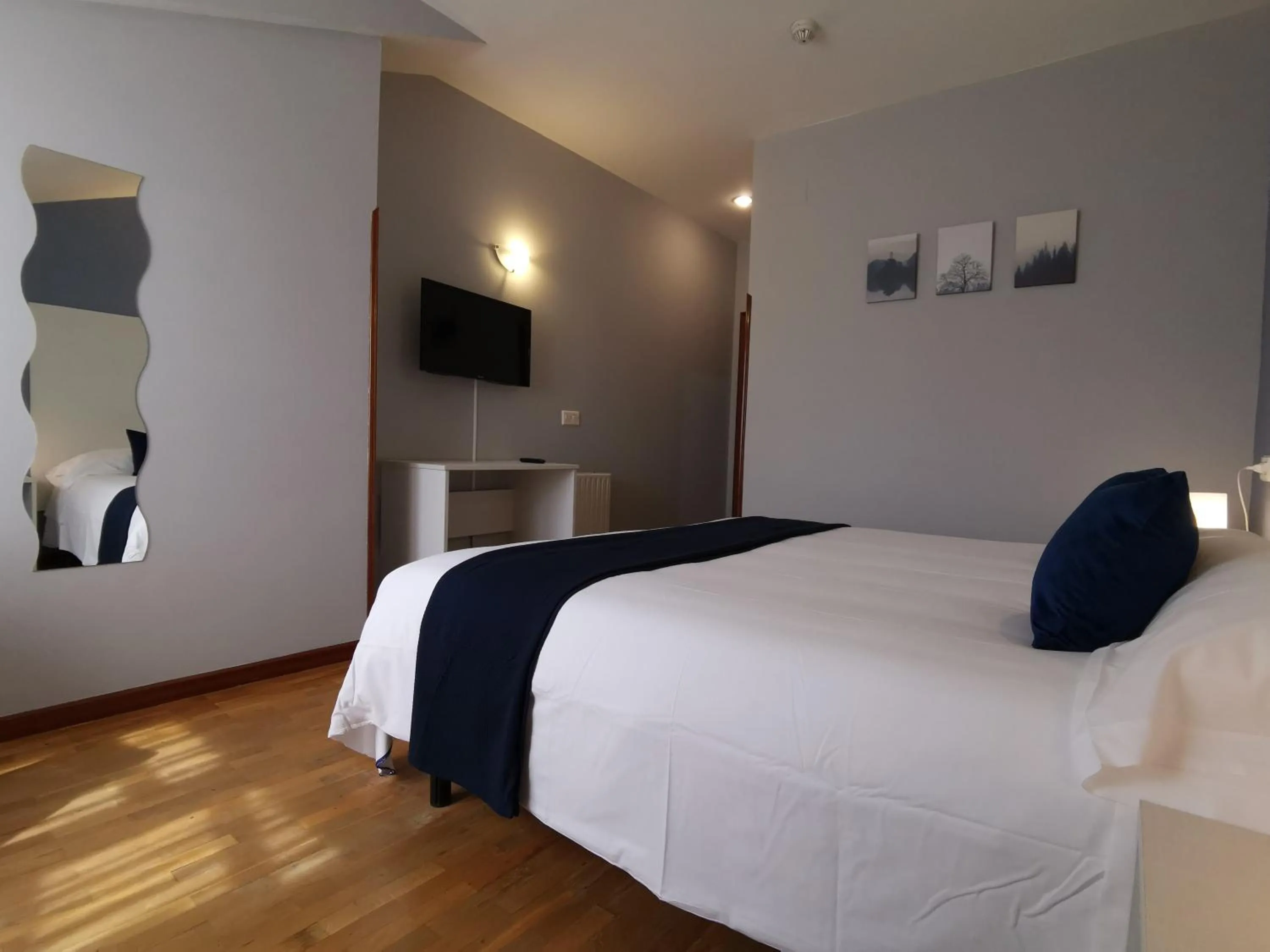 Bedroom, Bed in Hotel El Trasgu