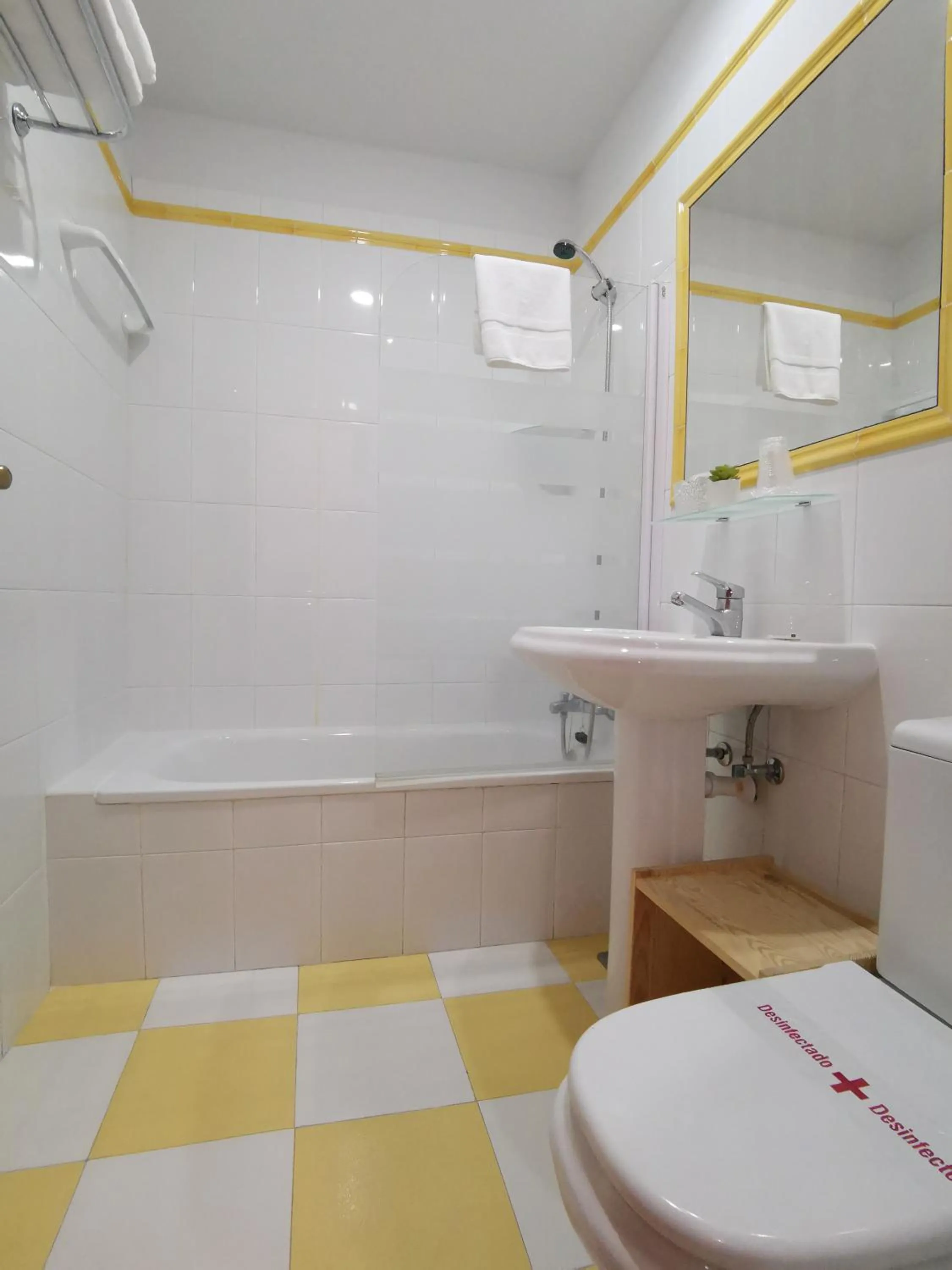 Bathroom in Hotel El Trasgu