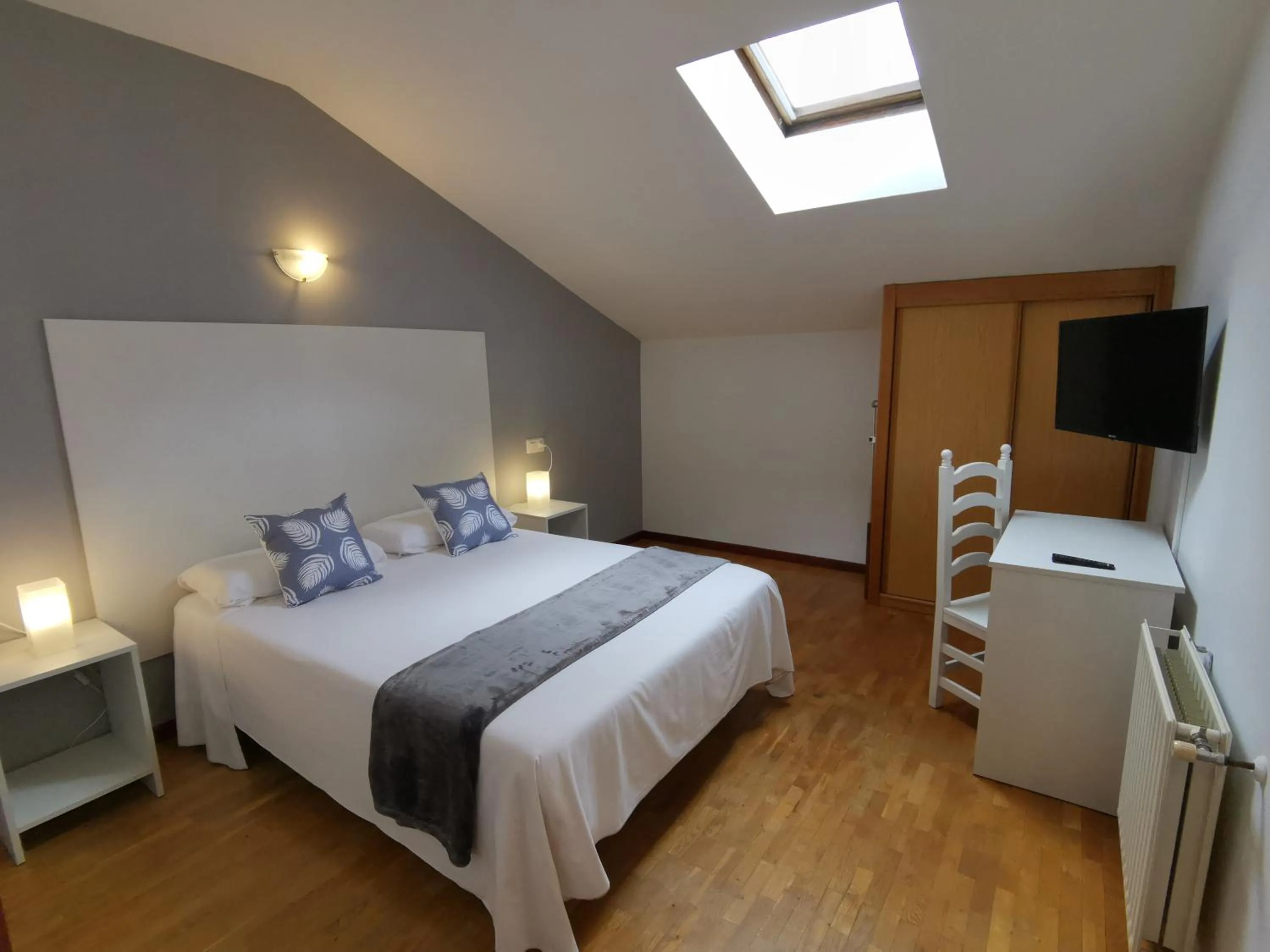 Bedroom, Bed in Hotel El Trasgu