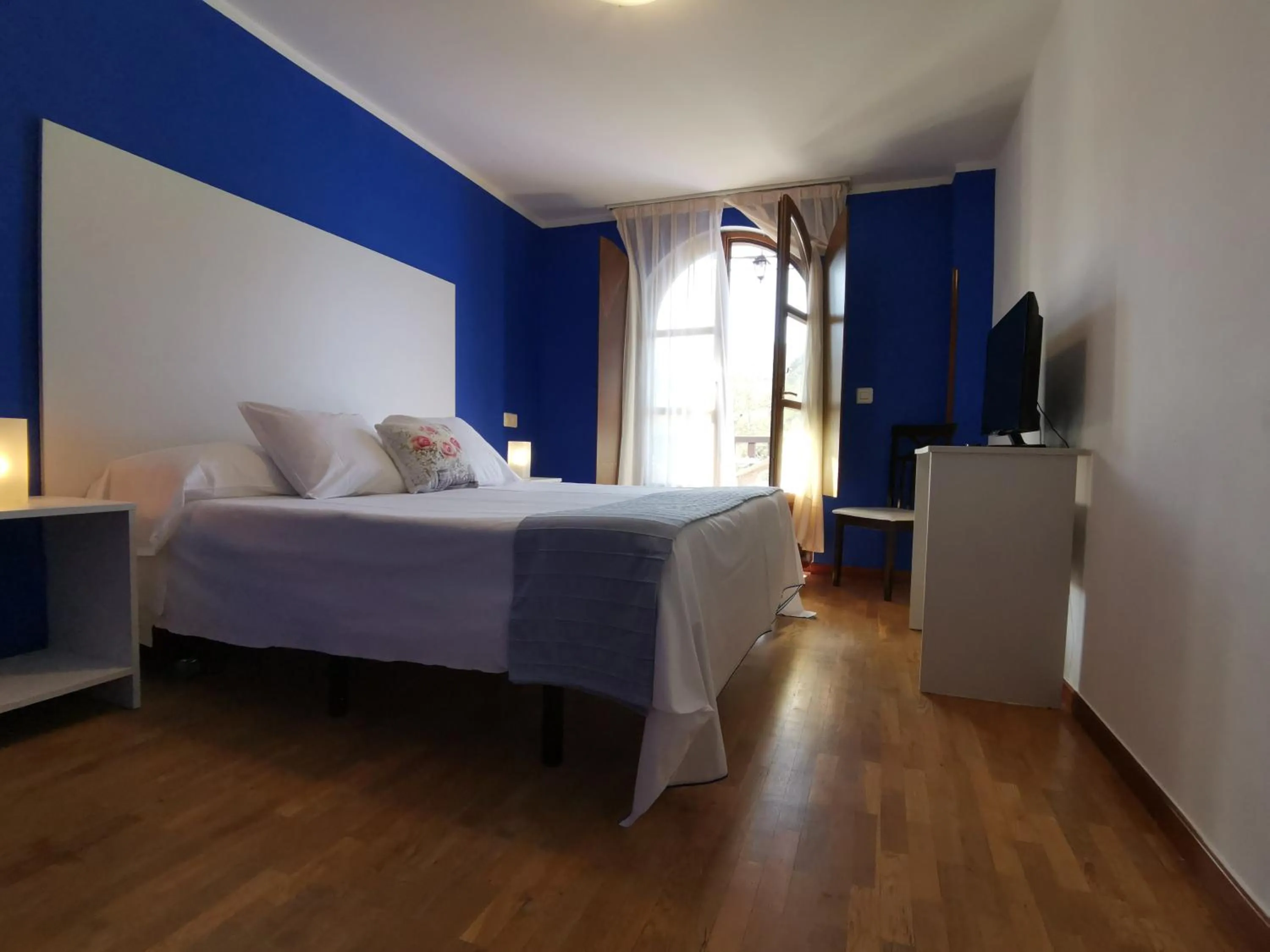 Photo of the whole room, Bed in Hotel El Trasgu