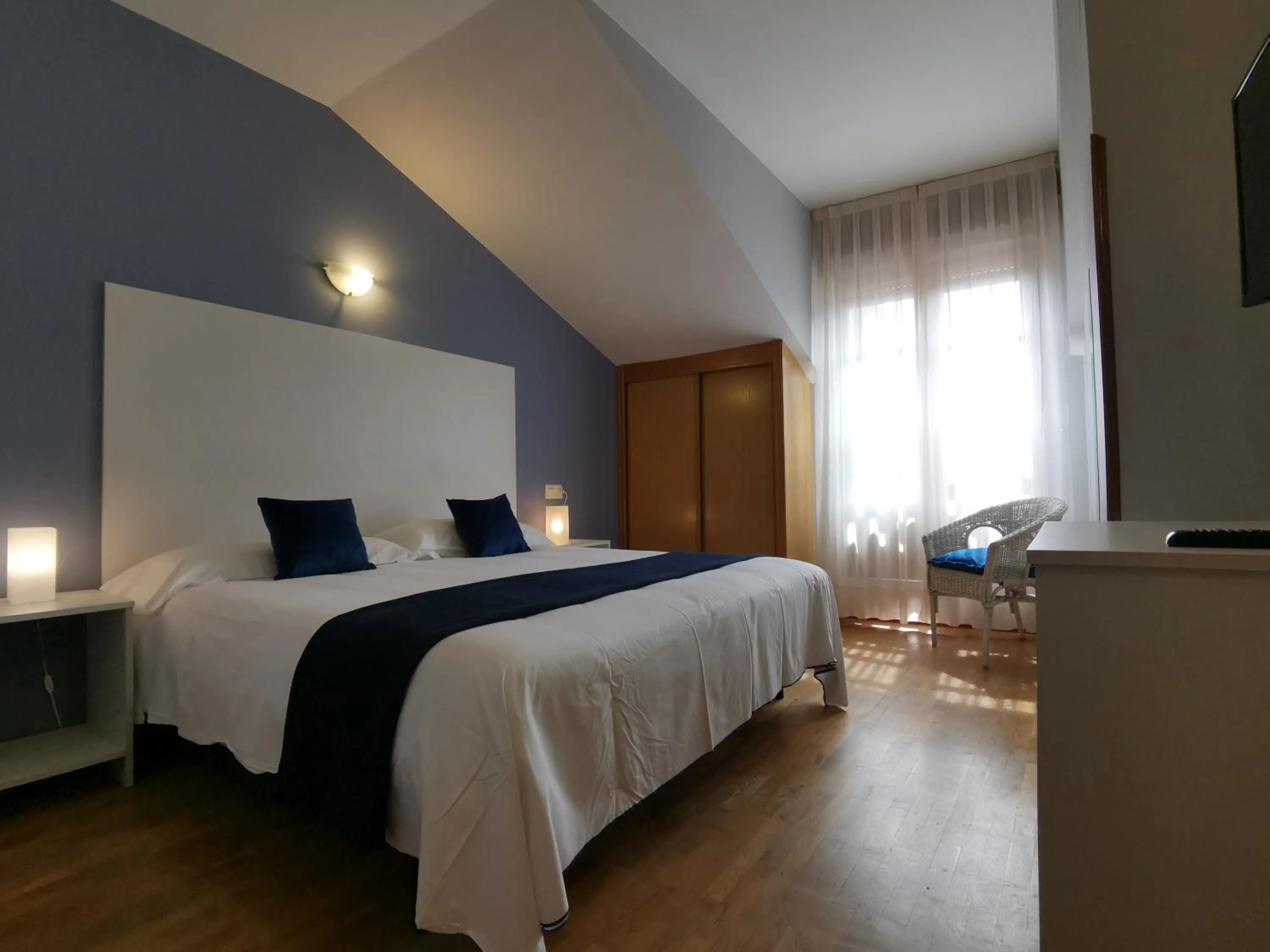 Bedroom, Bed in Hotel El Trasgu