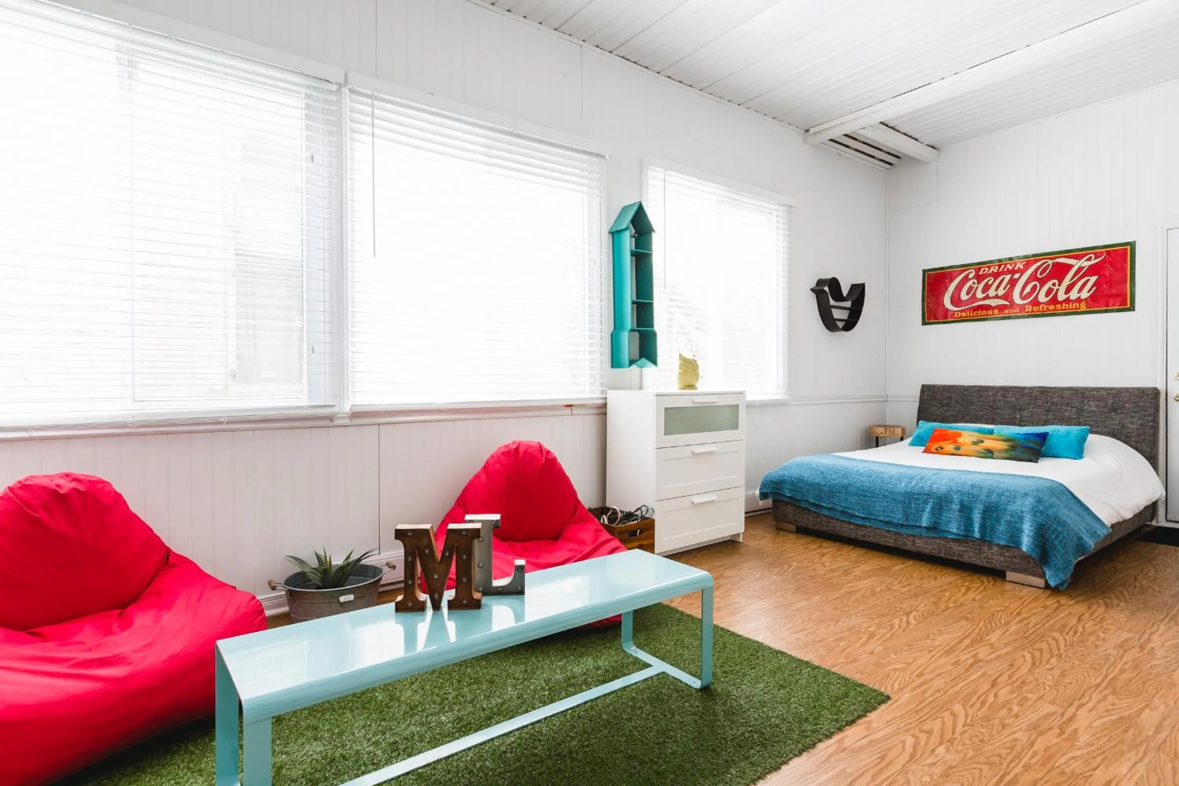 Spring, Bed in MTLVacationRentals - The City Chalet