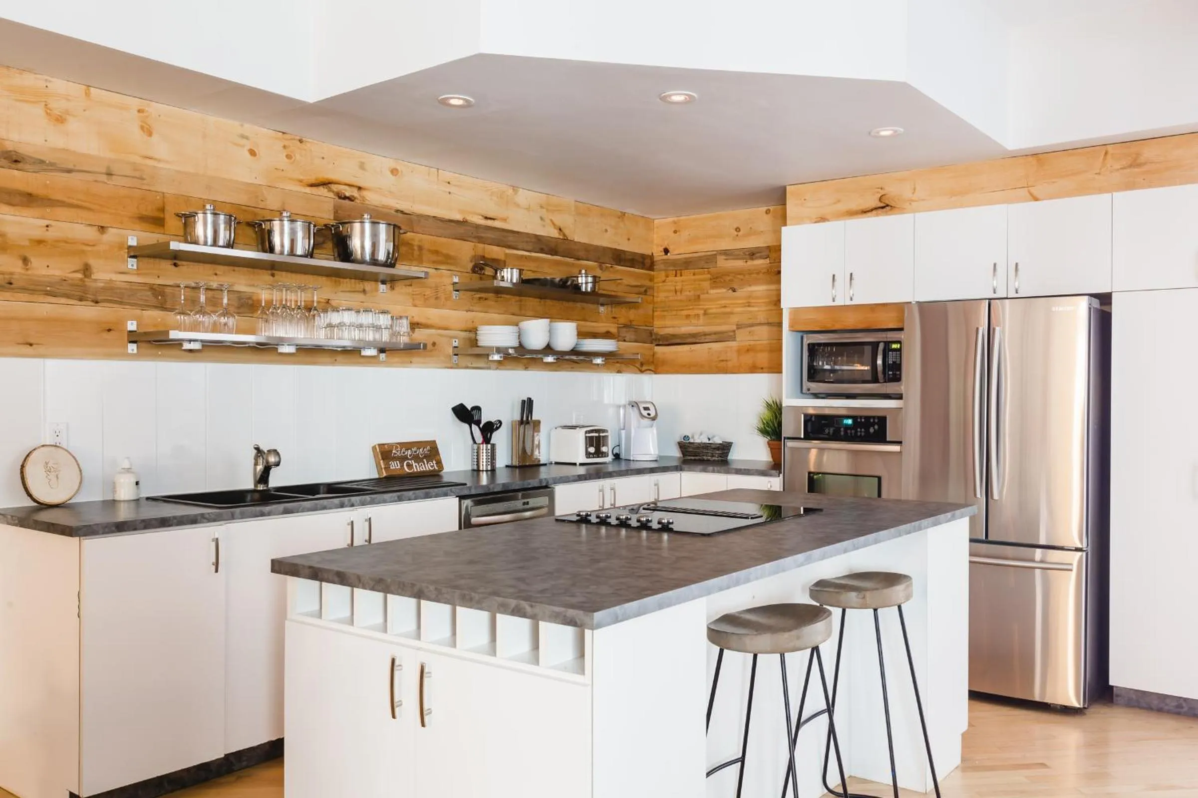 Coffee/tea facilities in MTLVacationRentals - The City Chalet