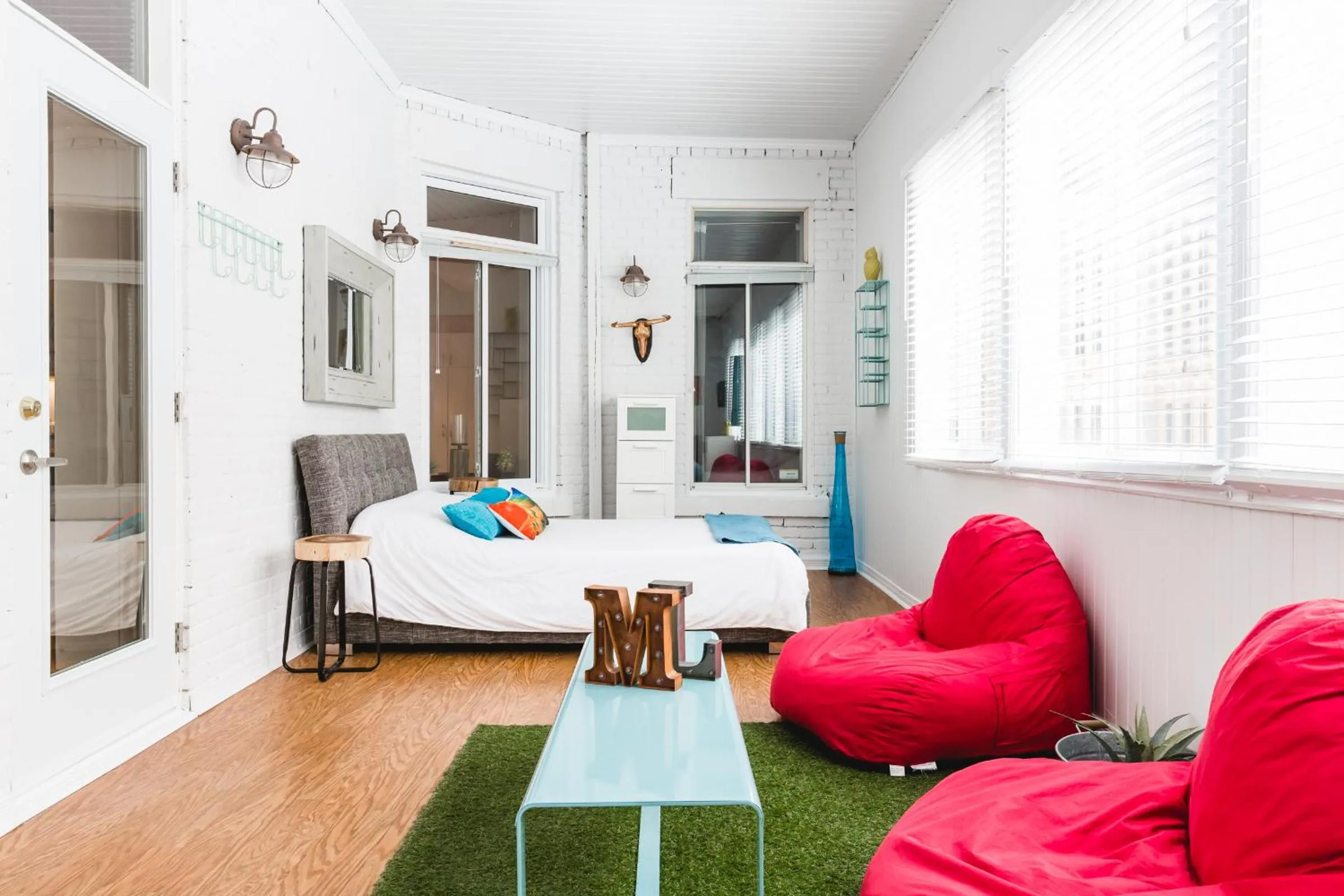 Spring, Bed in MTLVacationRentals - The City Chalet