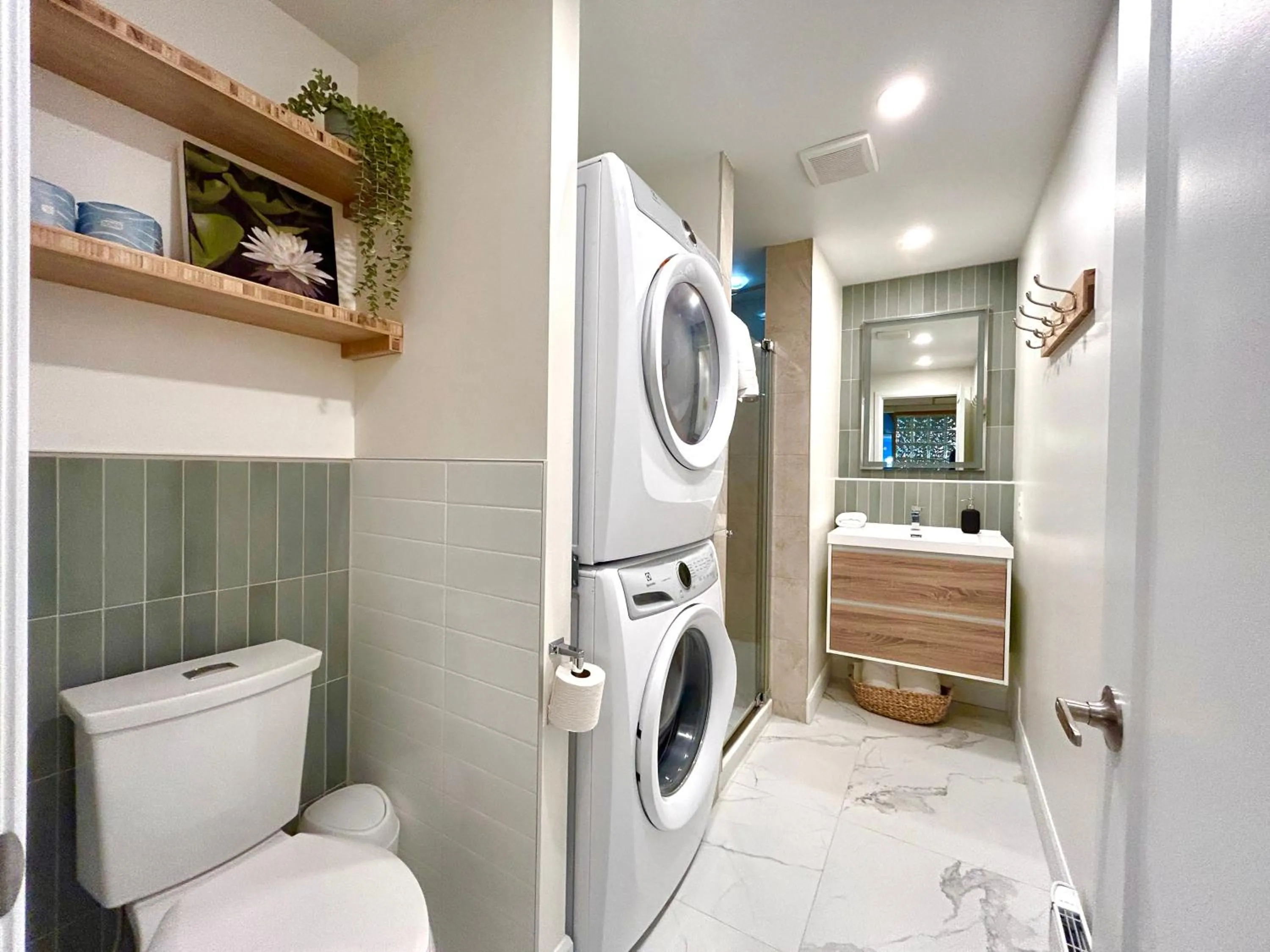 Shower in MTLVacationRentals - The City Chalet