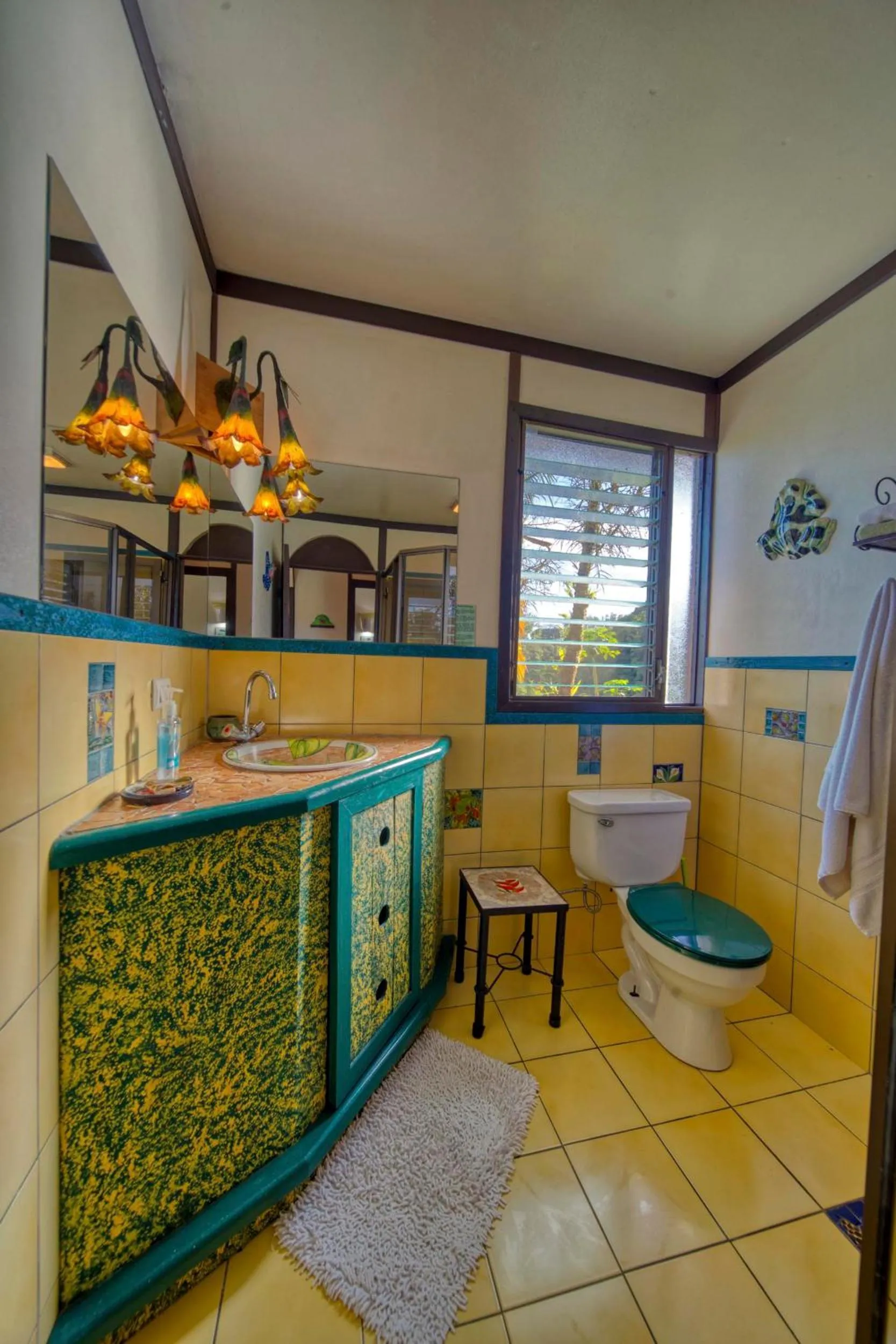 Toilet in Lucky Bug Bed And Breakfast