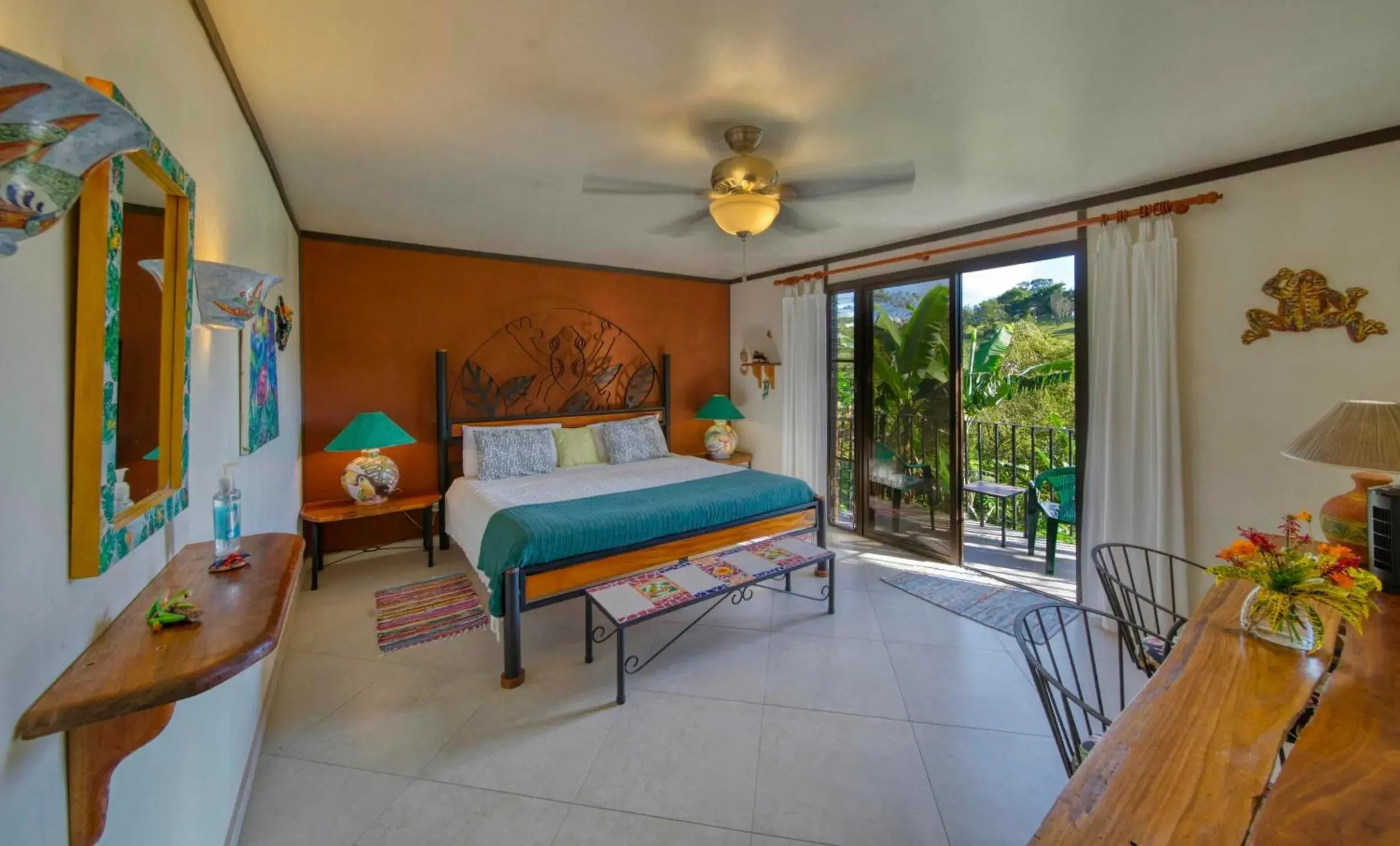 King Room with Balcony in Lucky Bug Bed And Breakfast King Room with Balcony in Lucky Bug Bed And Breakfast