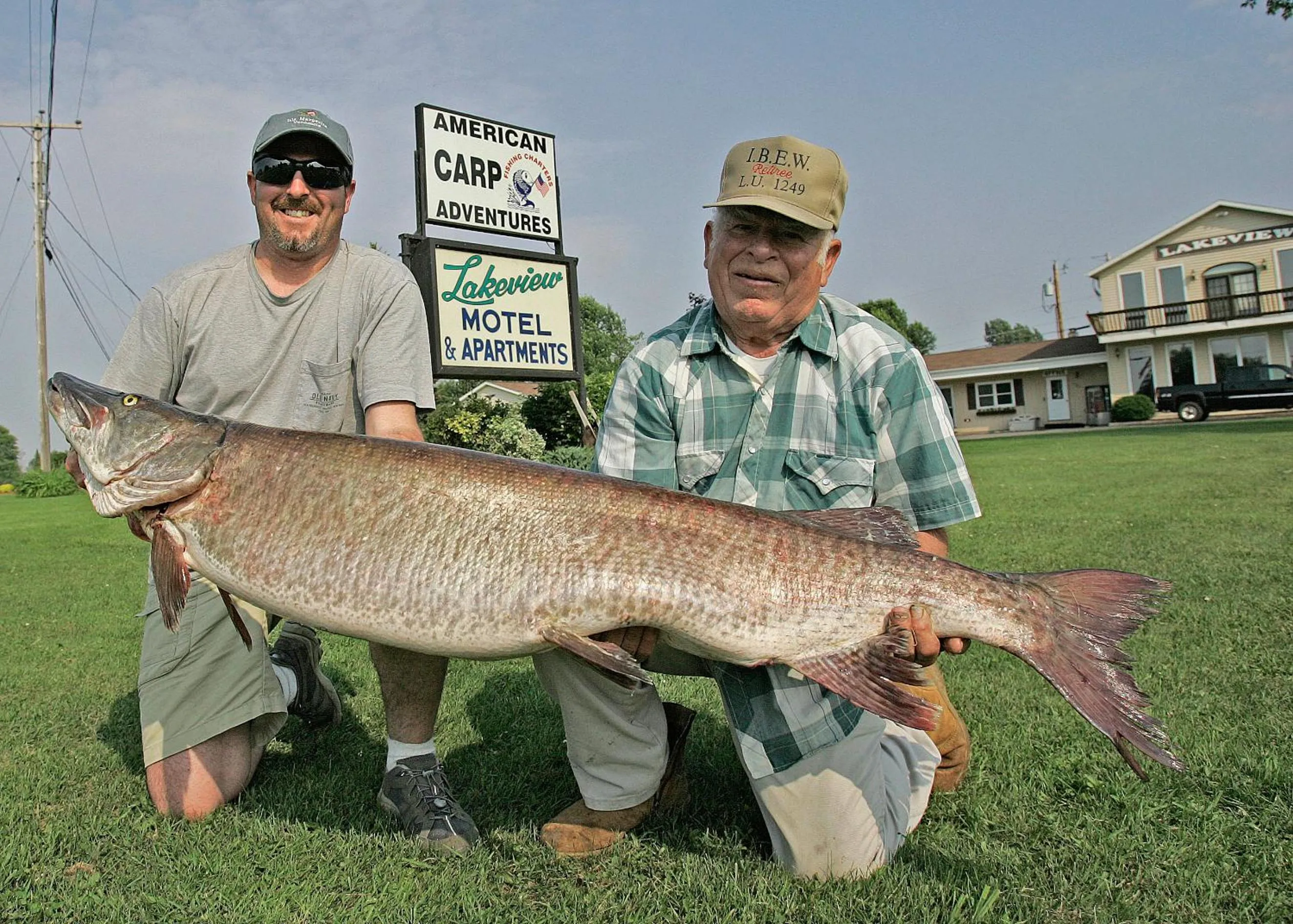 group of guests in Lakeview Motel & Apartments