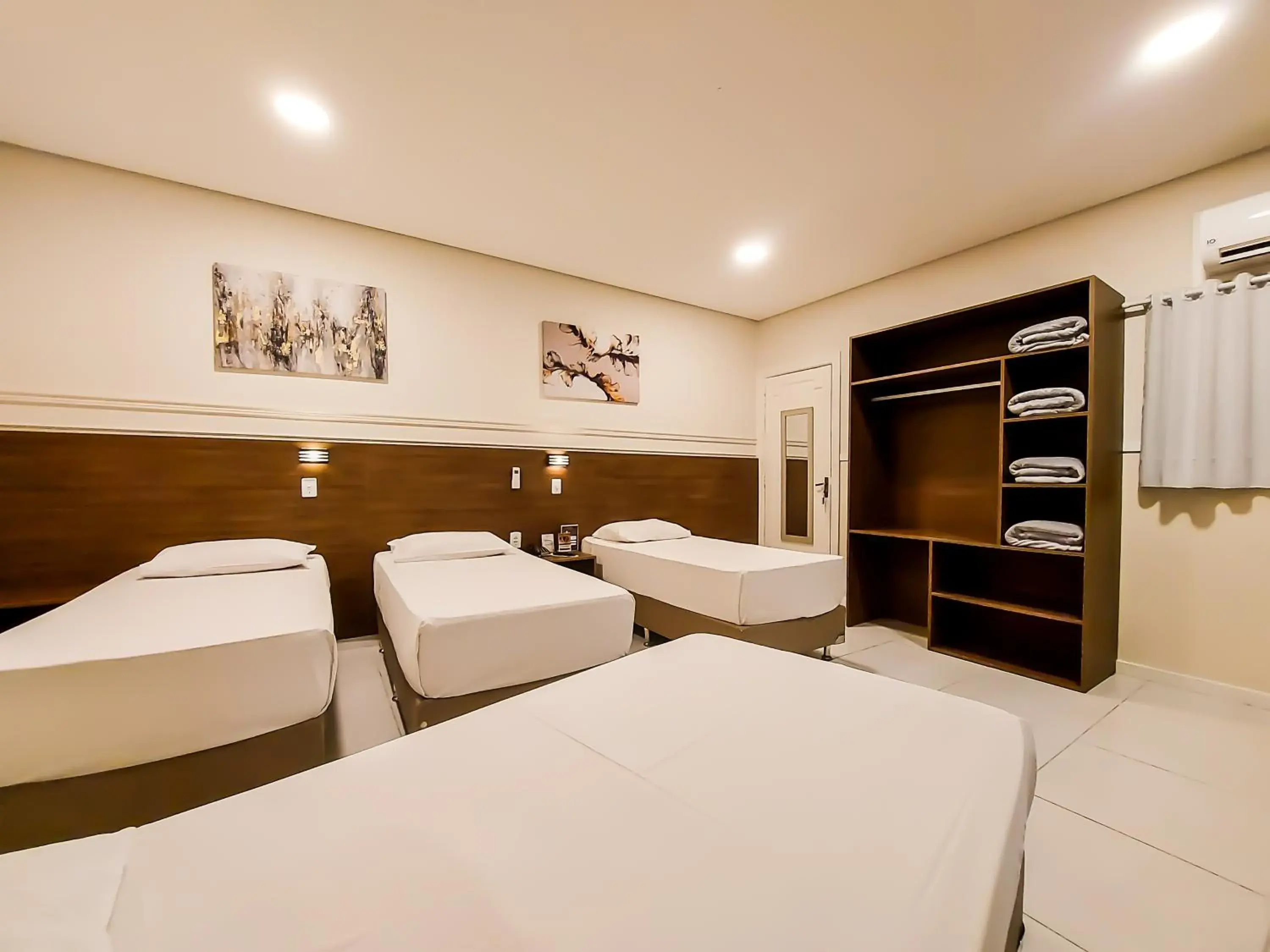 Family Room in Hotel Itamarati Centro-República Family Room in Hotel Itamarati Centro-República