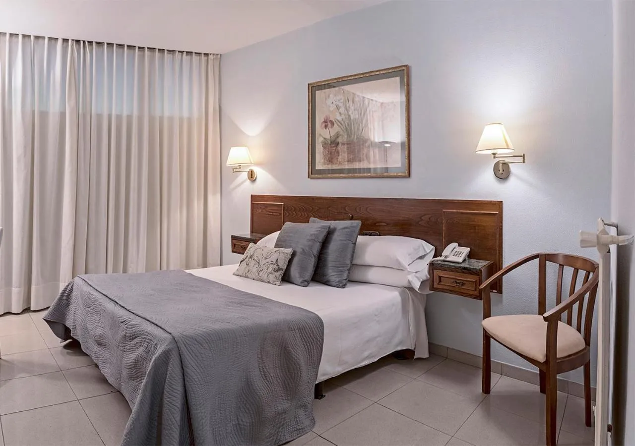 Bedroom, Bed in Hotel Txartel