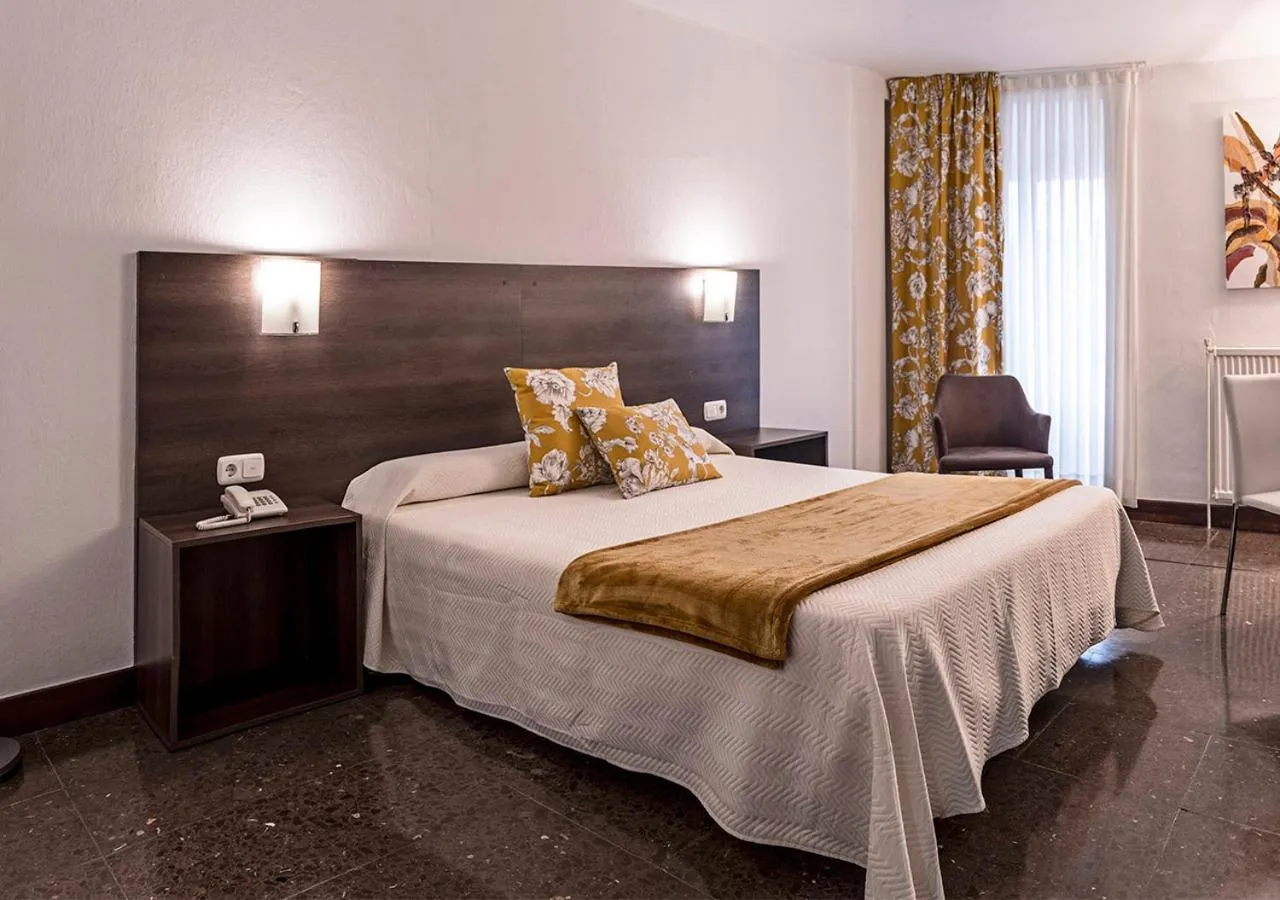 Bed in Hotel Txartel