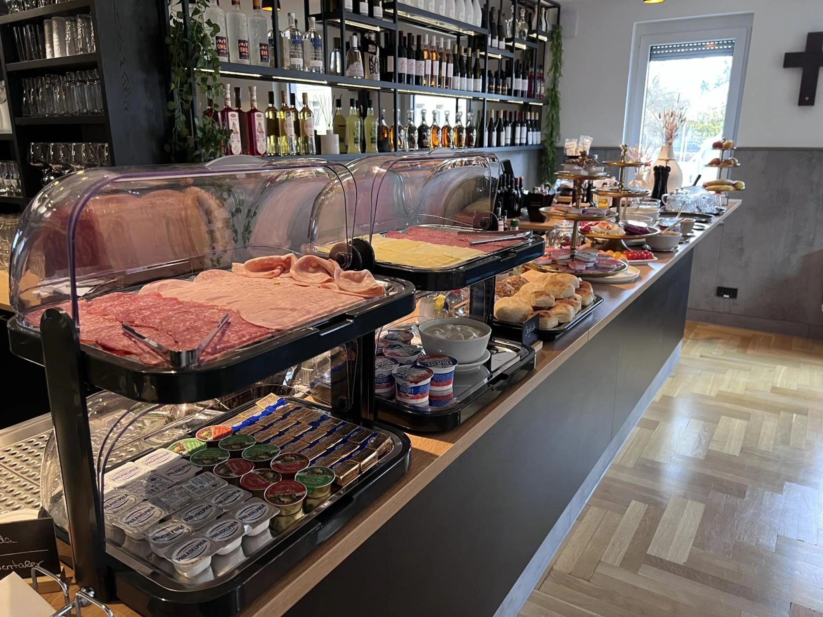 Breakfast in Hotel Falken