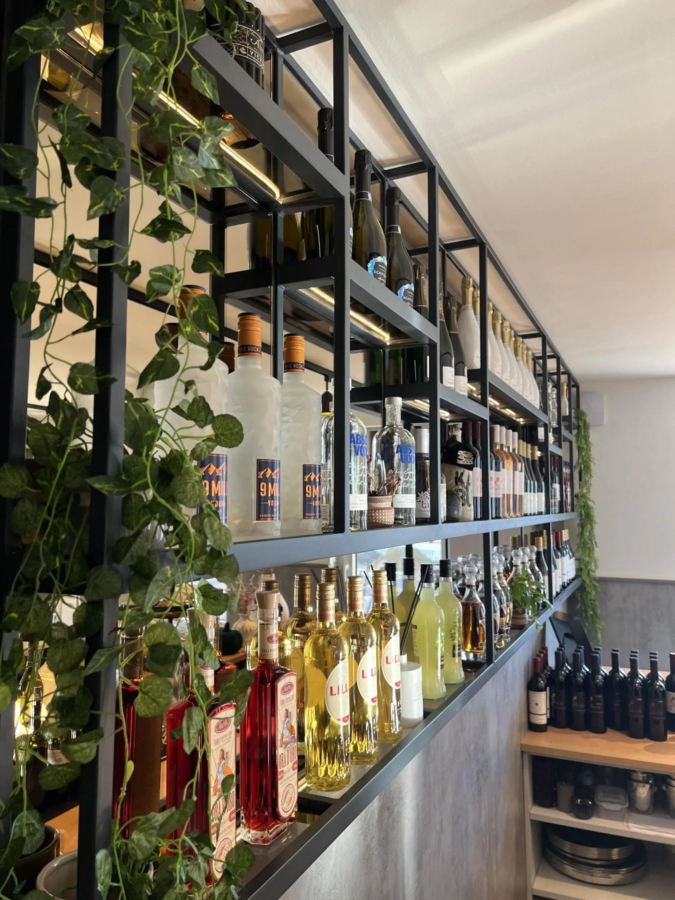 Dining area in Hotel Falken