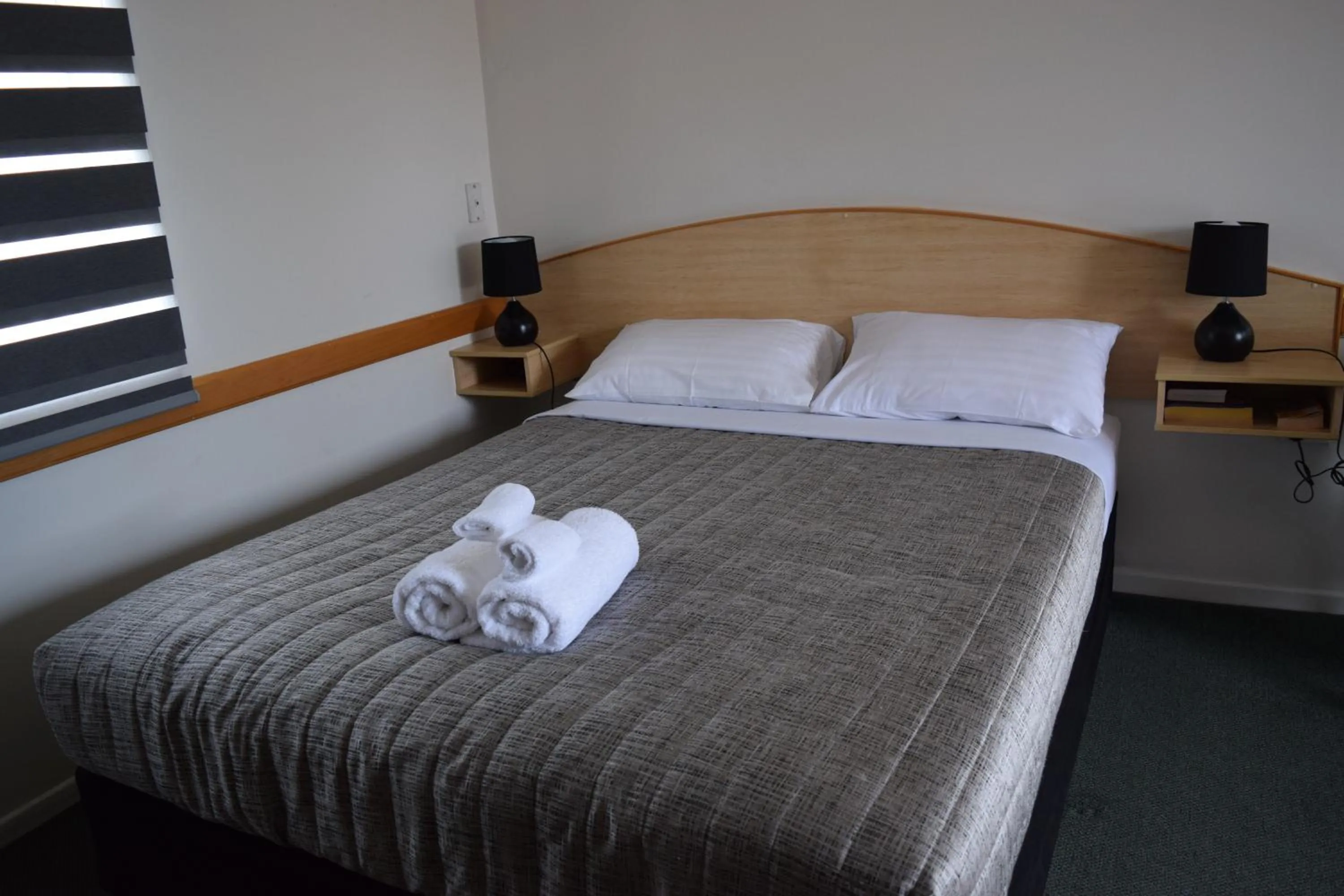 Bed in Warwick Vines Motel