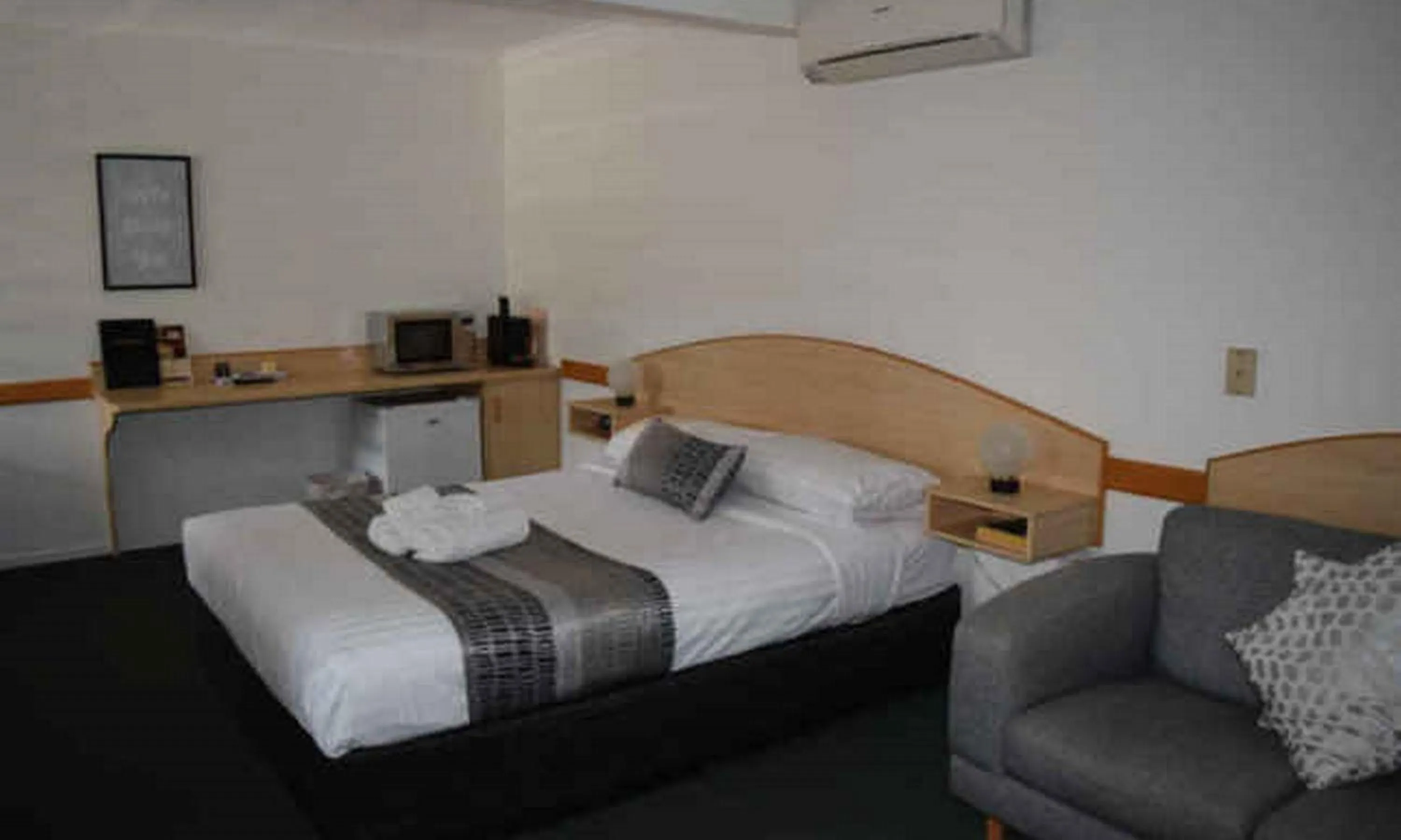 Photo of the whole room in Warwick Vines Motel