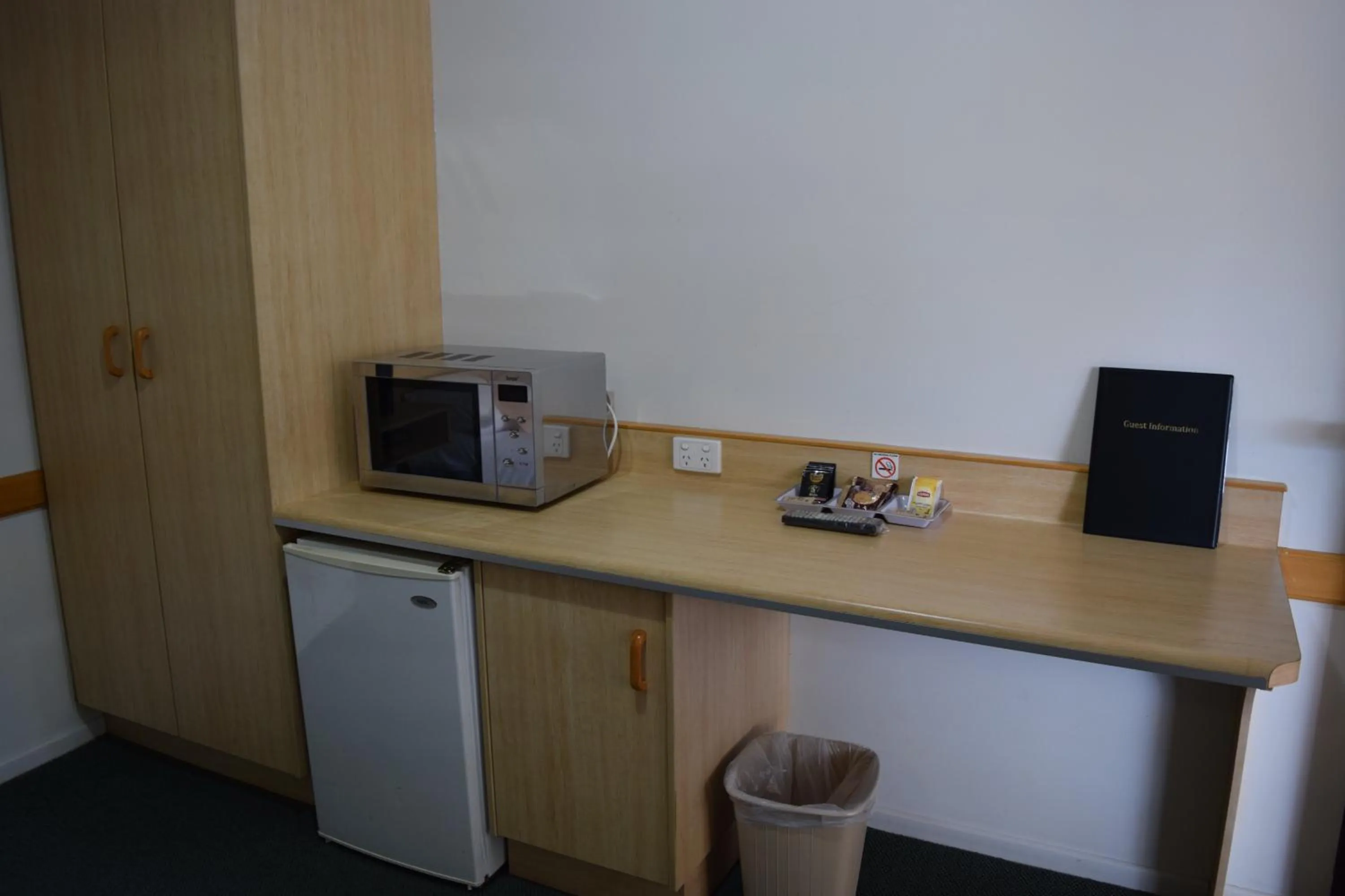 Coffee/tea facilities in Warwick Vines Motel
