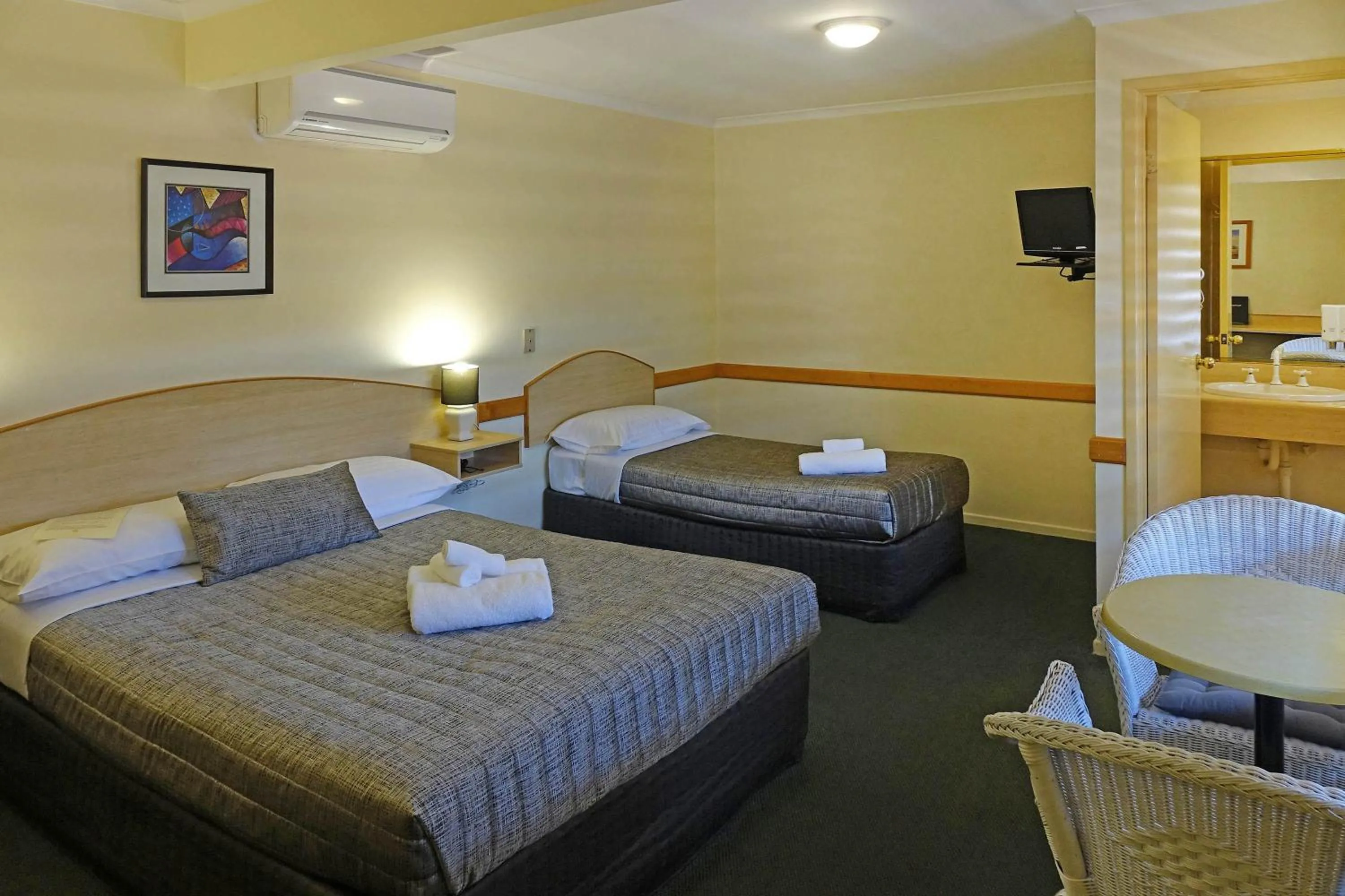 Photo of the whole room in Warwick Vines Motel