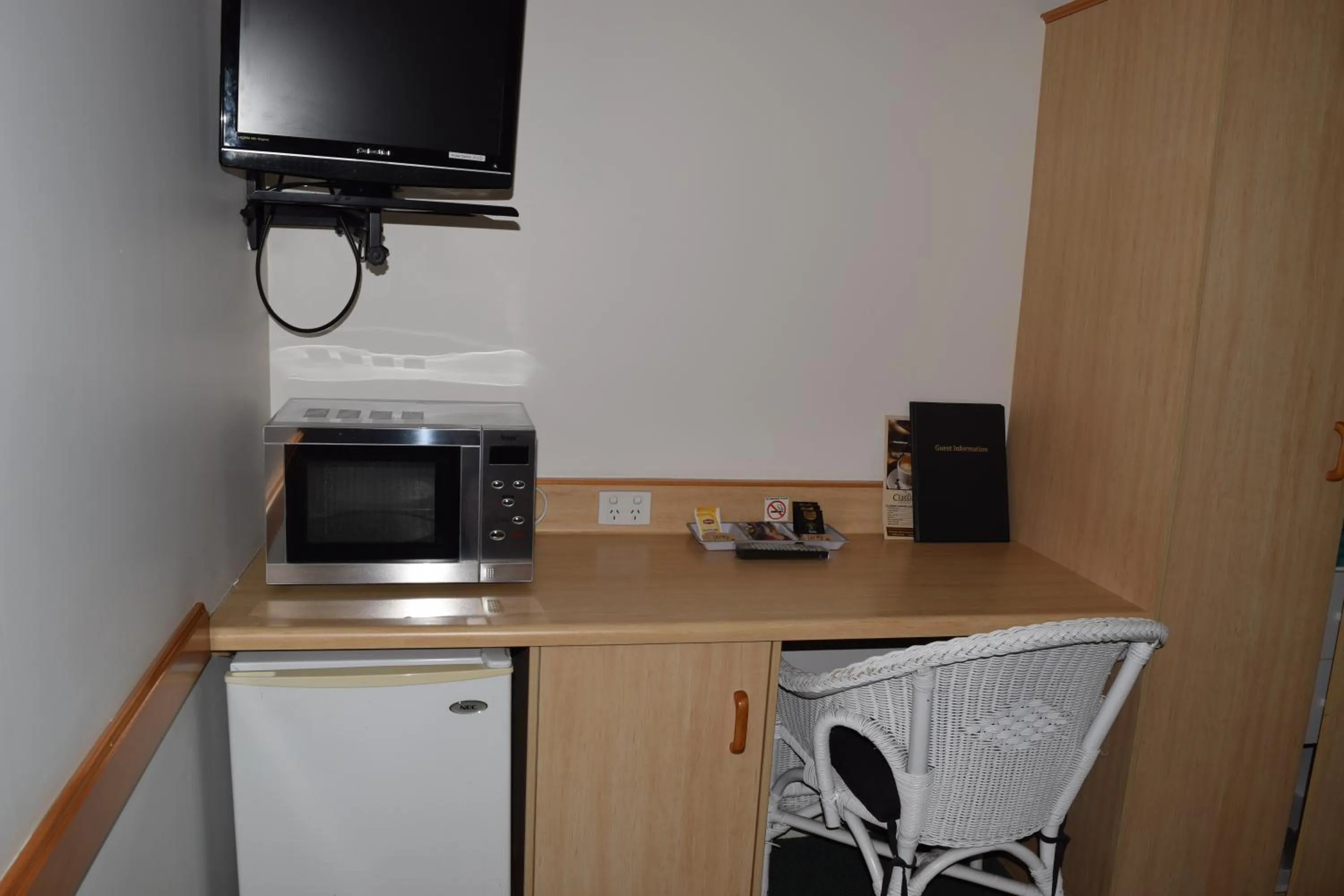 TV and multimedia in Warwick Vines Motel