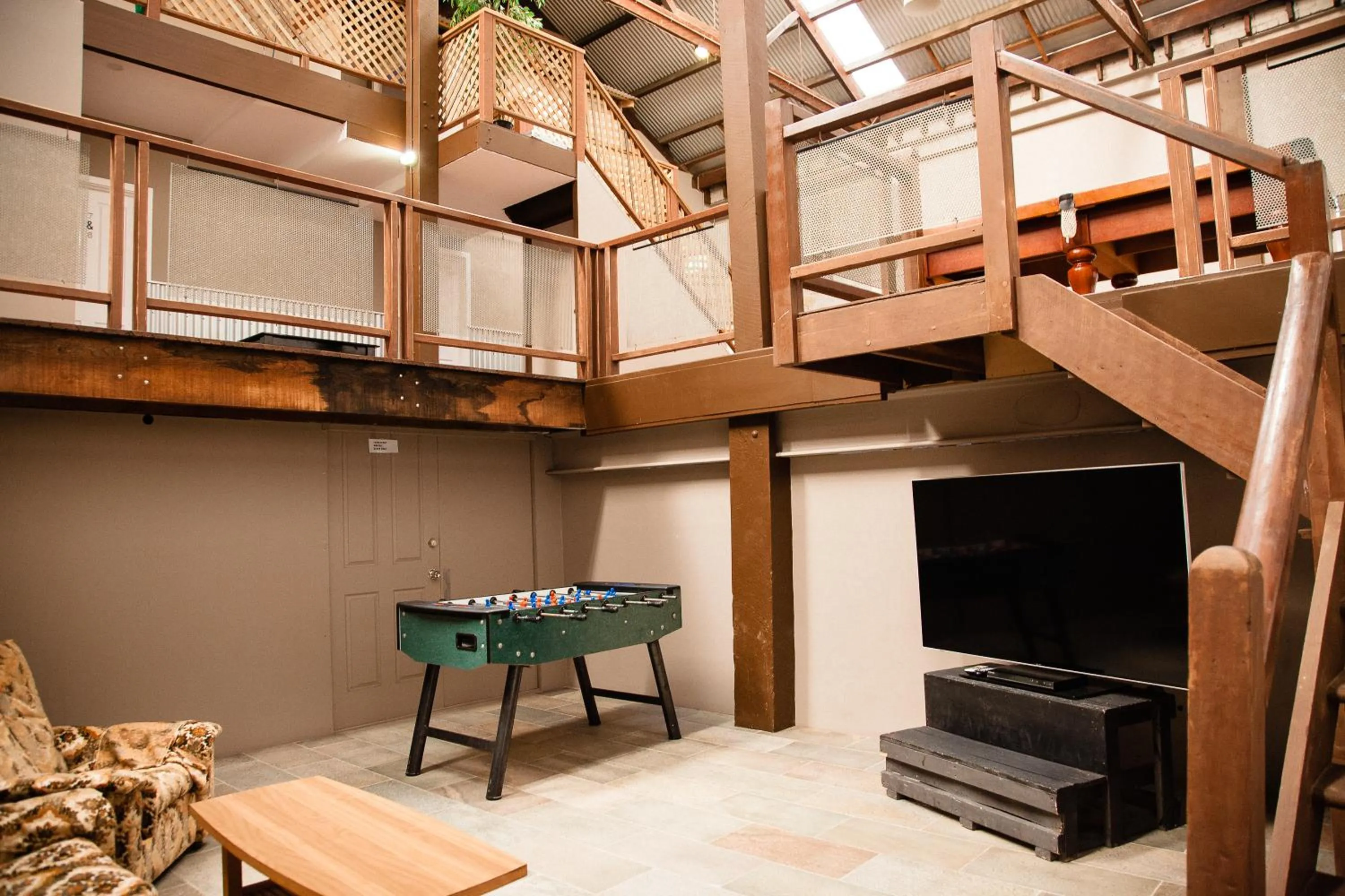 Communal lounge/ TV room, Billiards in Fremantle Hostel